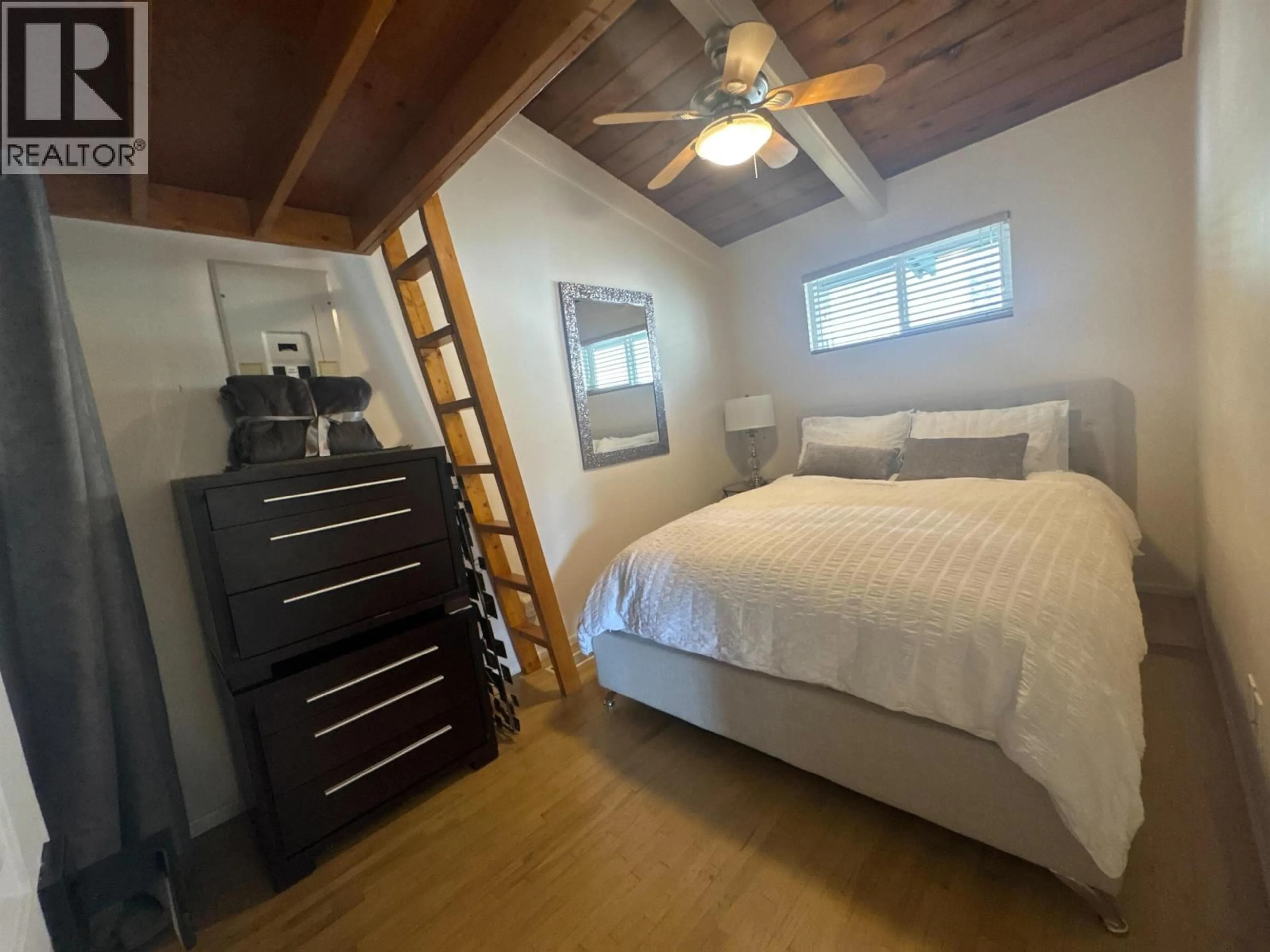 Bedroom with bed, wood/laminate floor for 1132 ALDERSIDE ROAD, Port Moody British Columbia V3H3A6
