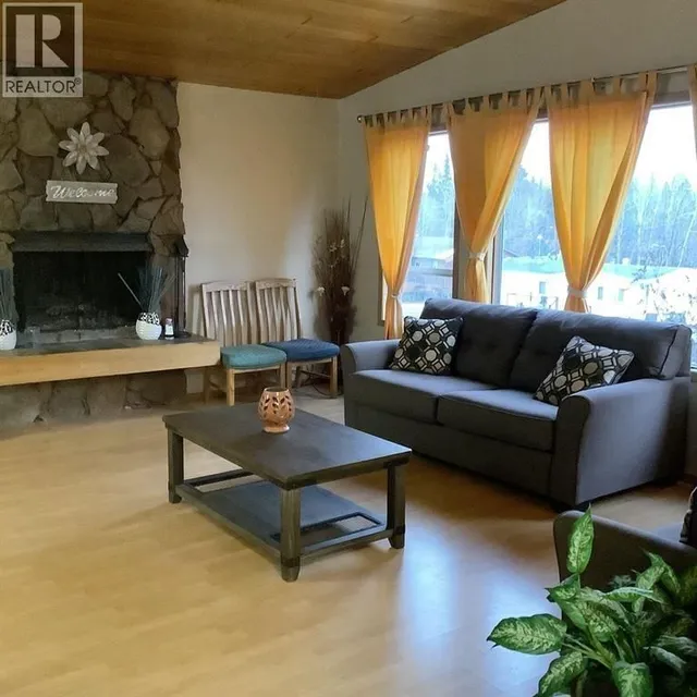 5731 GAIRDNER CRESCENT, Fort Nelson 3