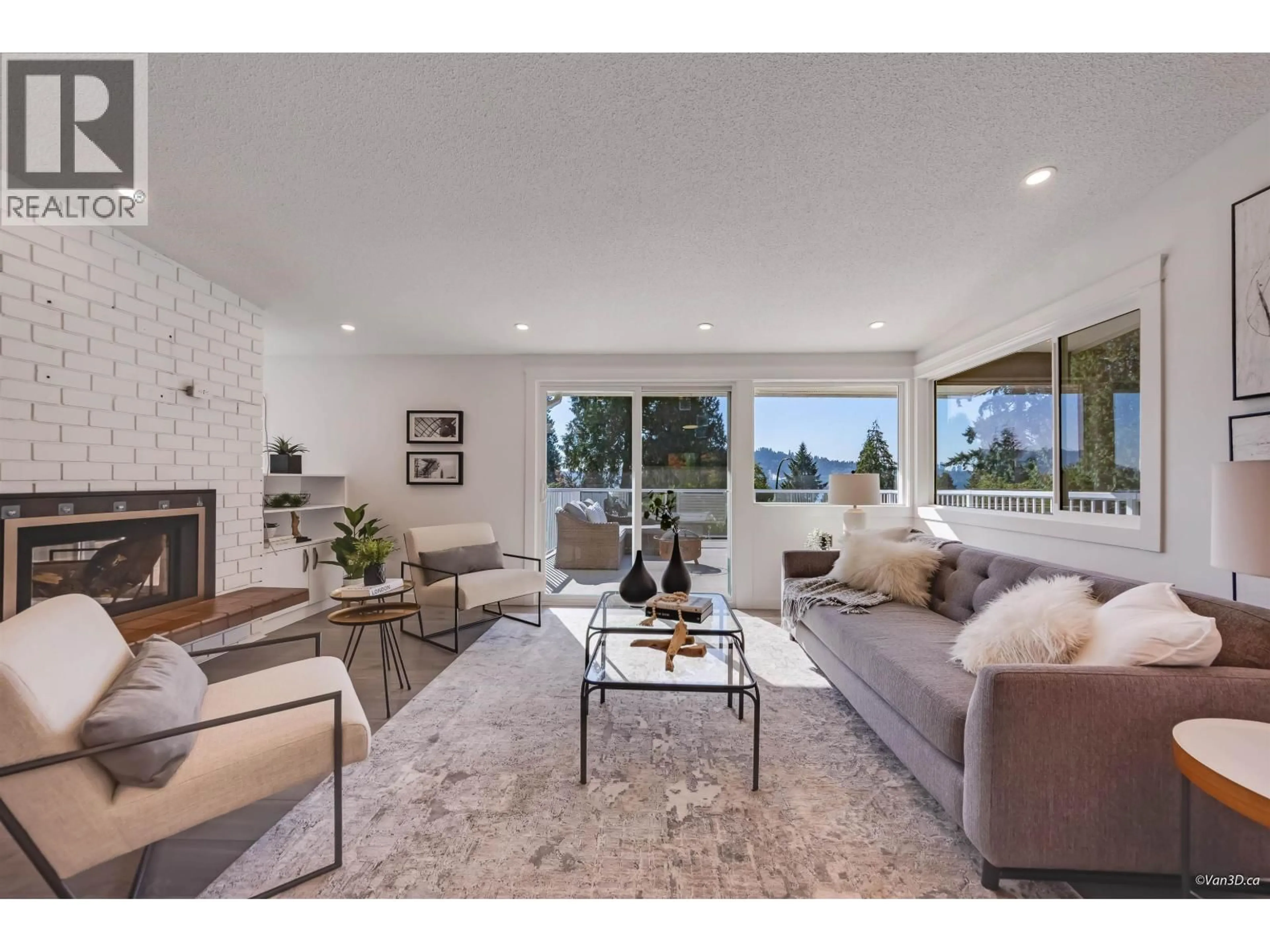 Living room with furniture, unknown for 667 PLYMOUTH DRIVE, North Vancouver British Columbia V7H2H5