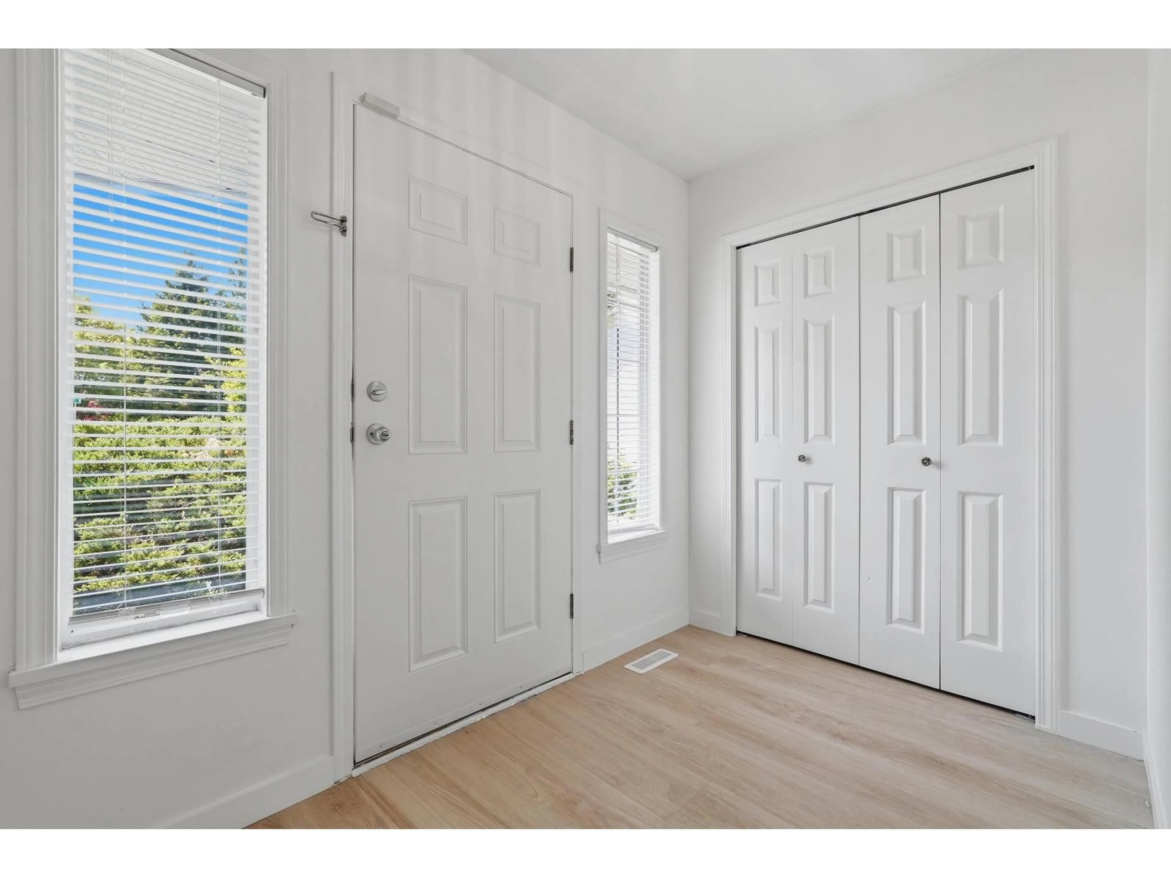 Indoor entryway for 20885 95A AVENUE, Langley British Columbia V1M2C5