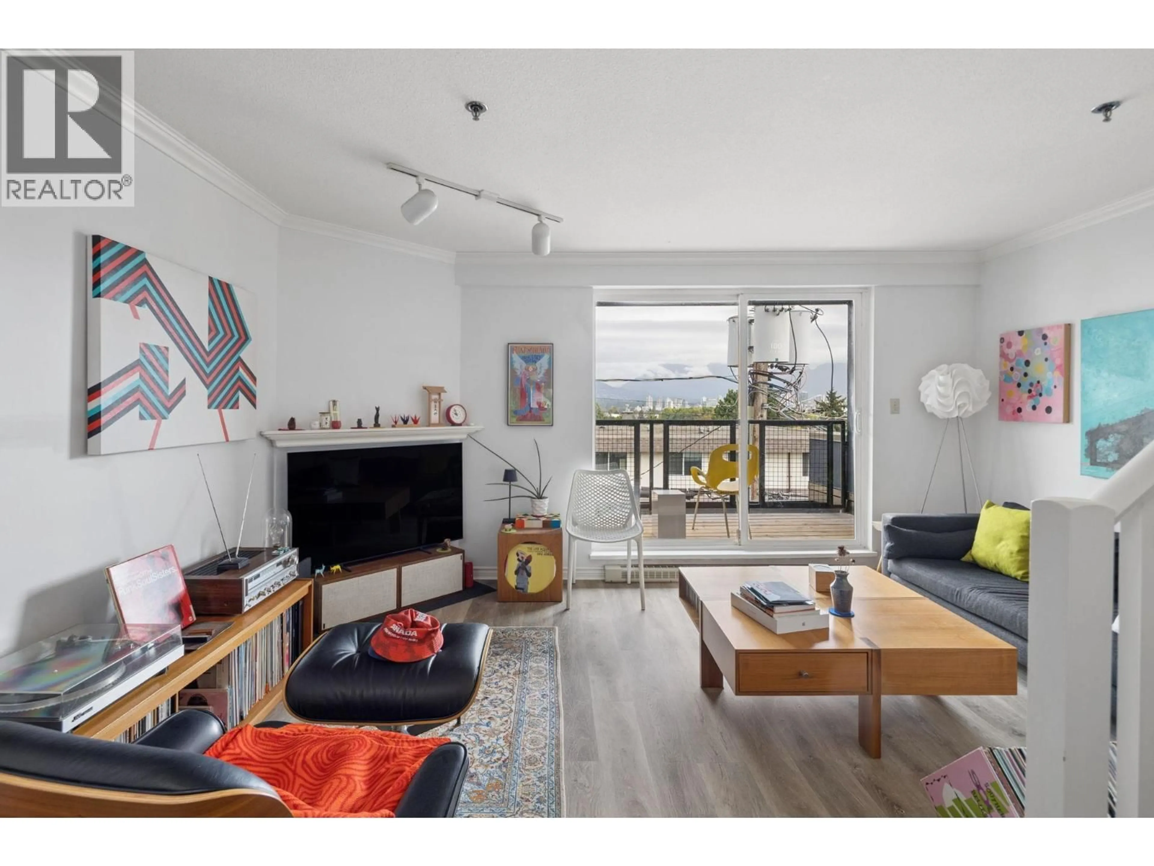 Living room with furniture, wood/laminate floor for 1 - 2023 WEST 4TH AVENUE, Vancouver British Columbia V6J1N3