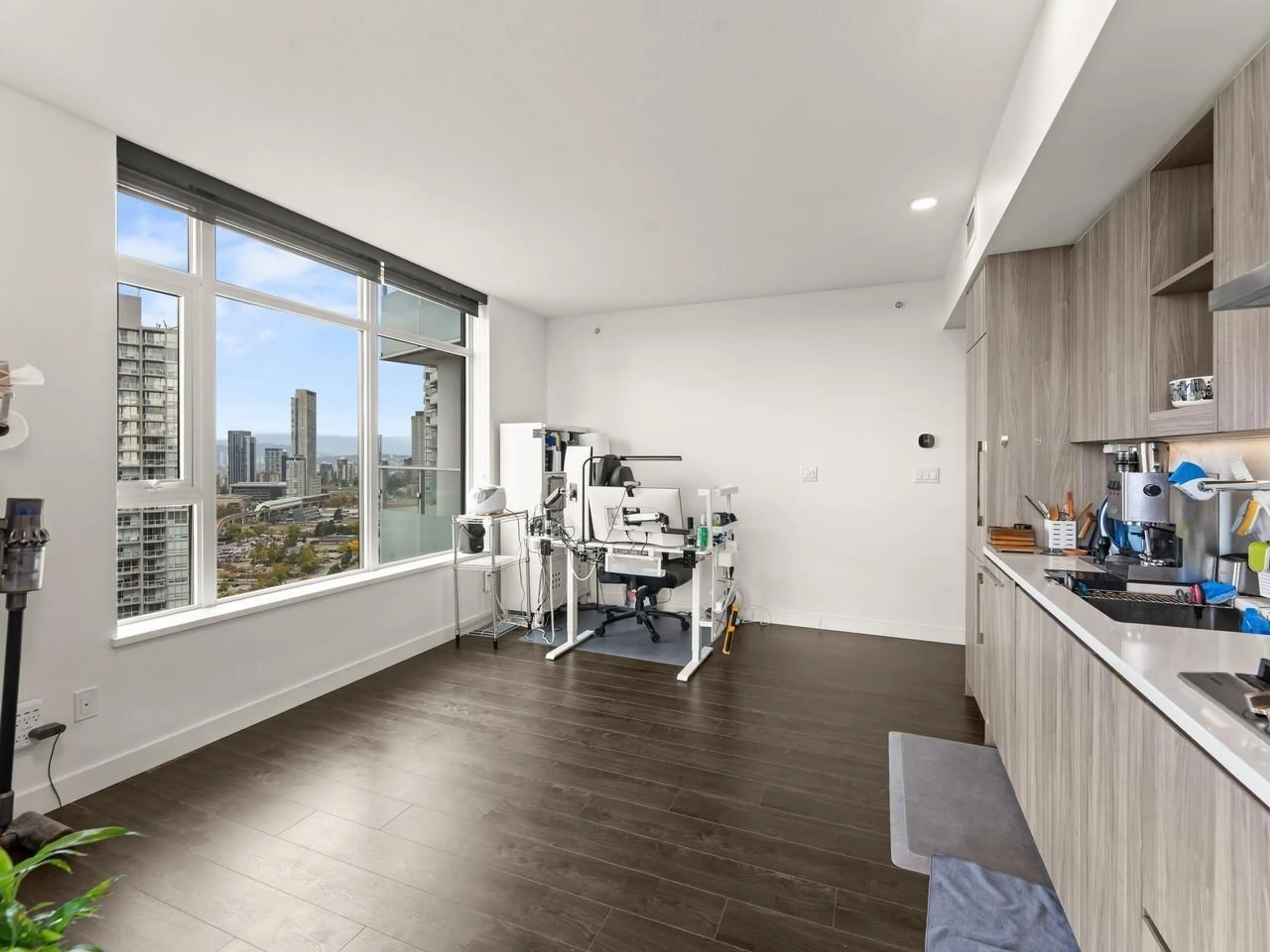 A pic of a room for 2702 - 9887 WHALLEY BOULEVARD, Surrey British Columbia V3T0P4