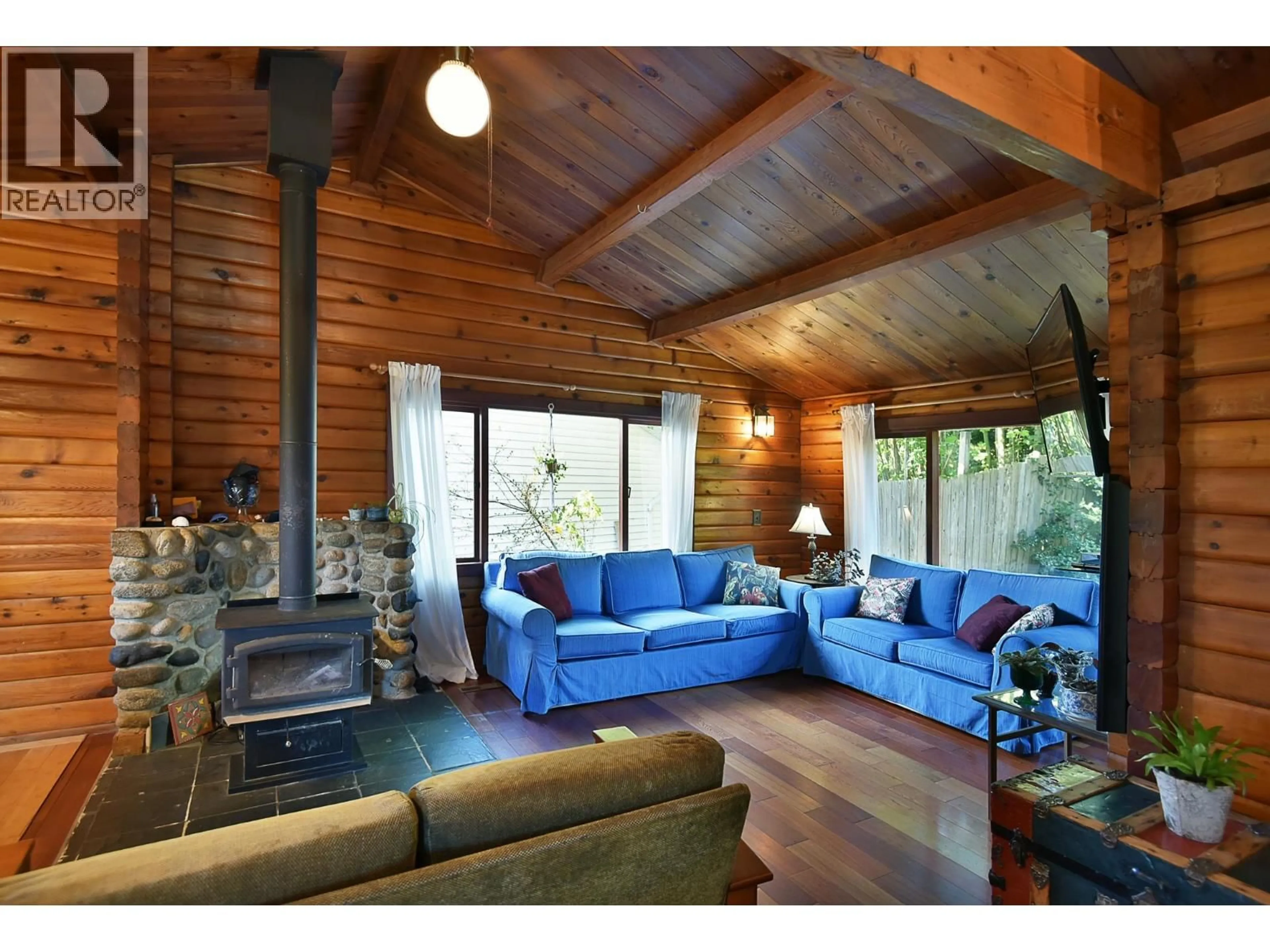 Living room with furniture, wood/laminate floor for 611 GOWER POINT ROAD, Gibsons British Columbia V0N1V8