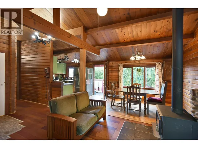 611 GOWER POINT ROAD, Gibsons 3