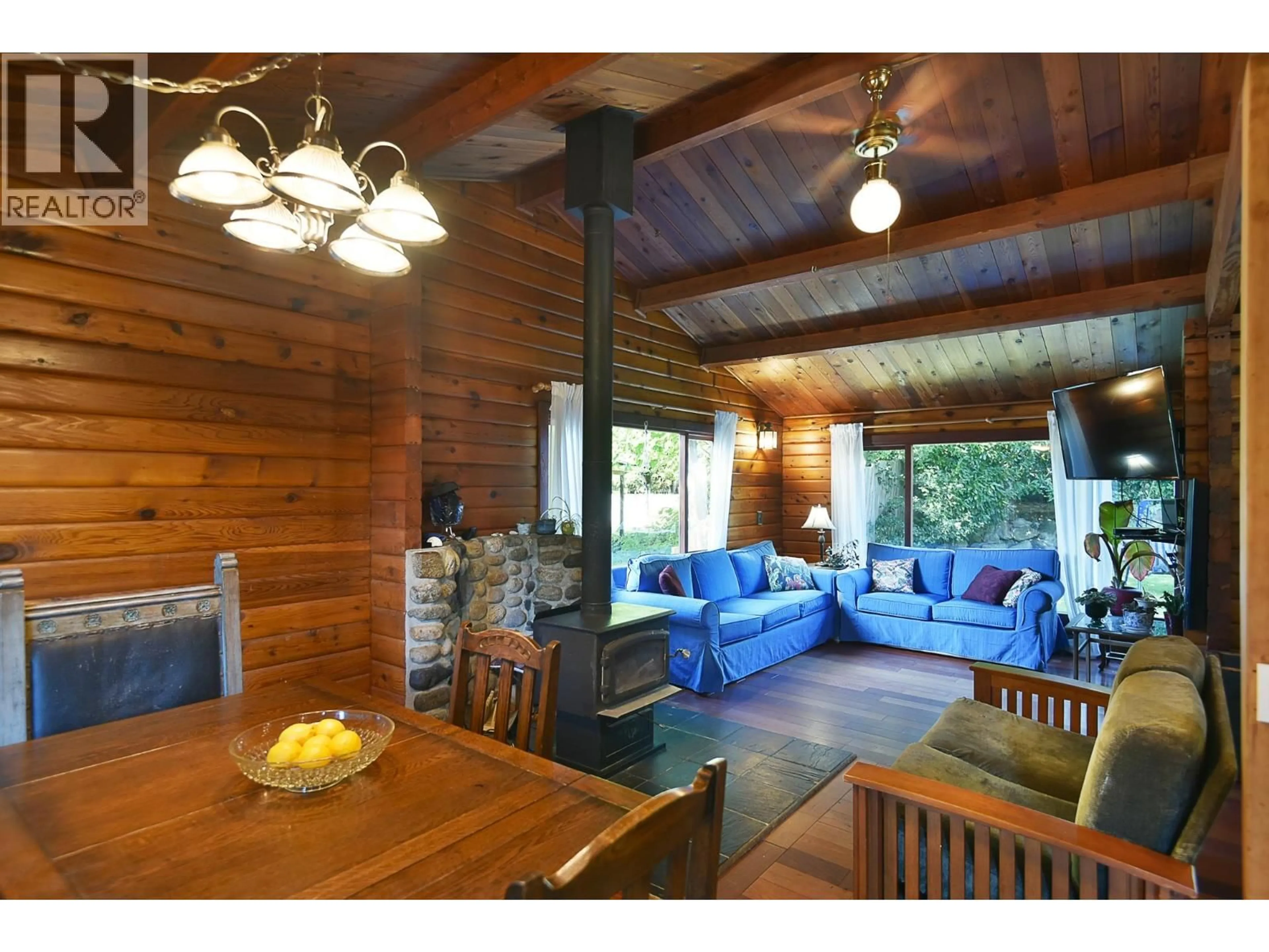 Living room with furniture, wood/laminate floor for 611 GOWER POINT ROAD, Gibsons British Columbia V0N1V8