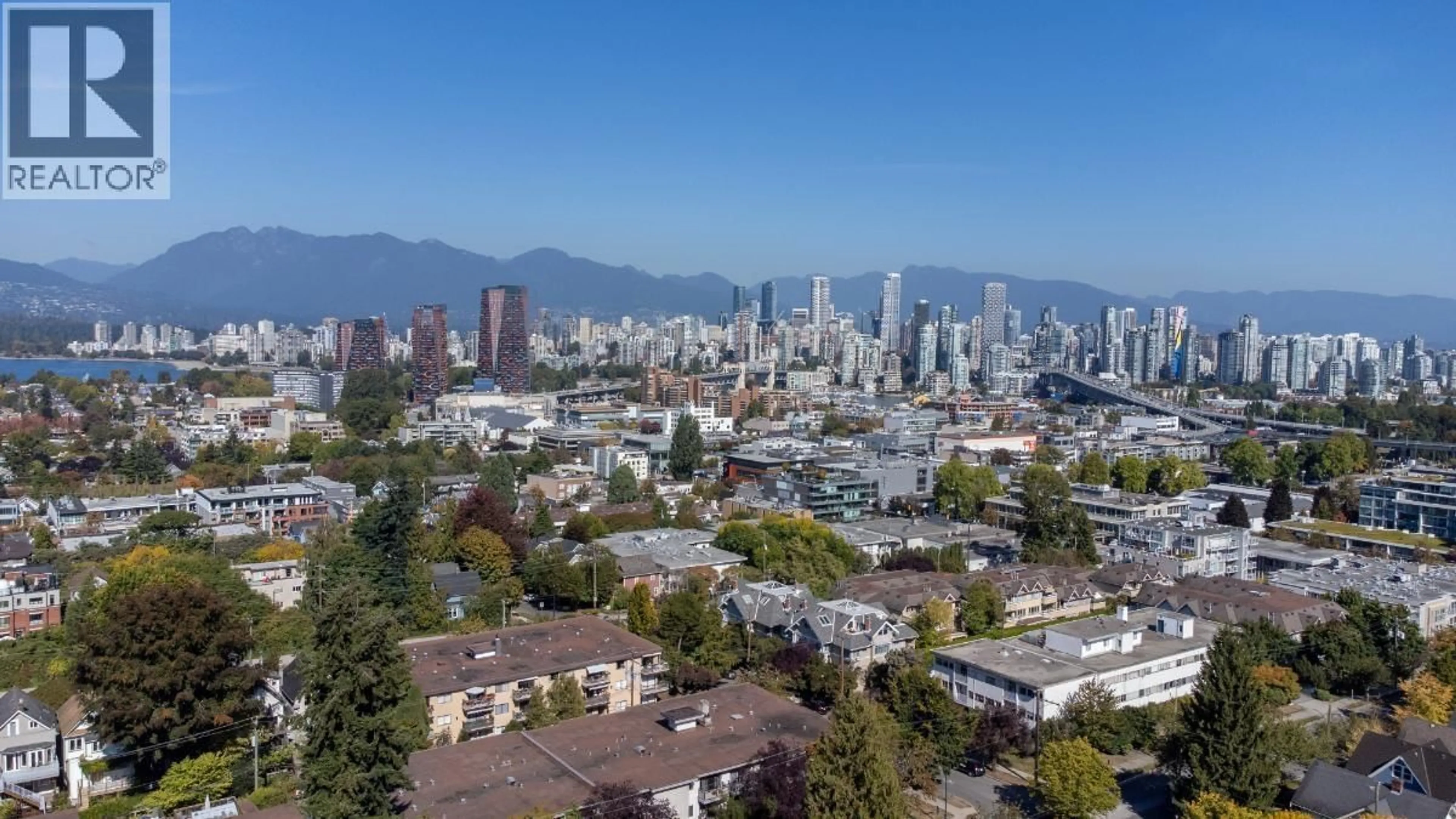 A pic from outside/outdoor area/front of a property/back of a property/a pic from drone, city buildings view from balcony for 2372 MAPLE STREET, Vancouver British Columbia V6J3T6