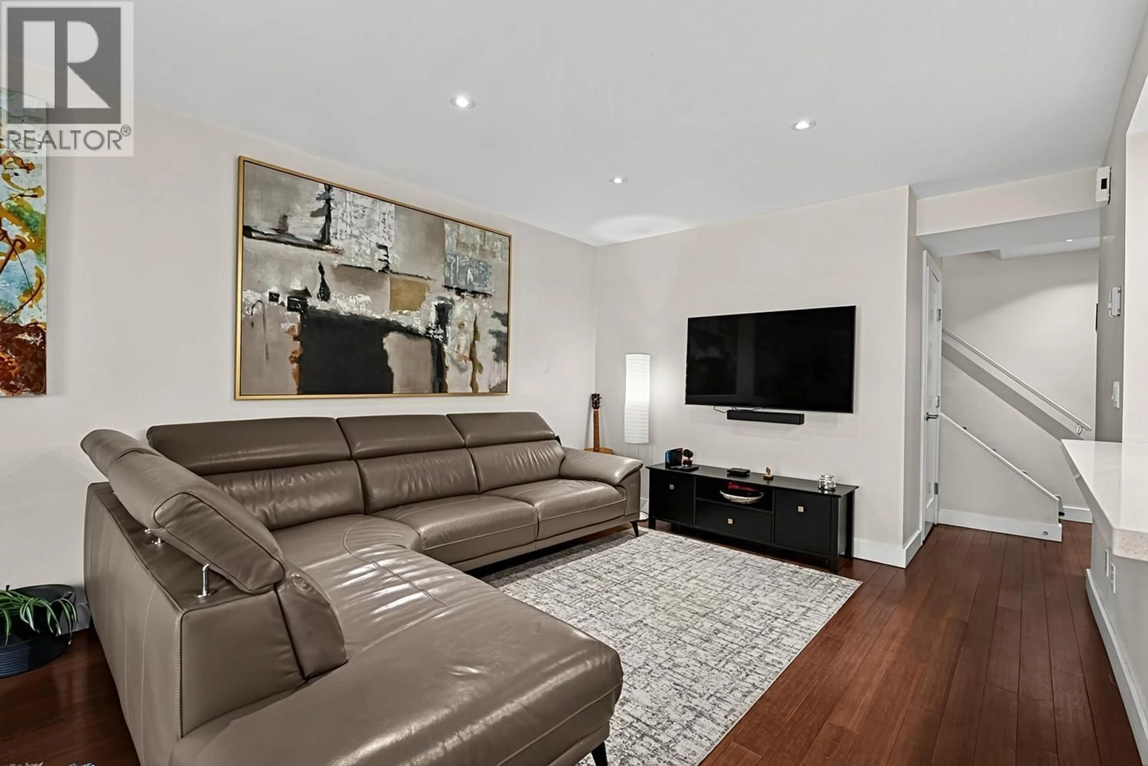 Living room with furniture, wood/laminate floor for 16 - 9151 FOREST GROVE DRIVE, Burnaby British Columbia V5A3Z5