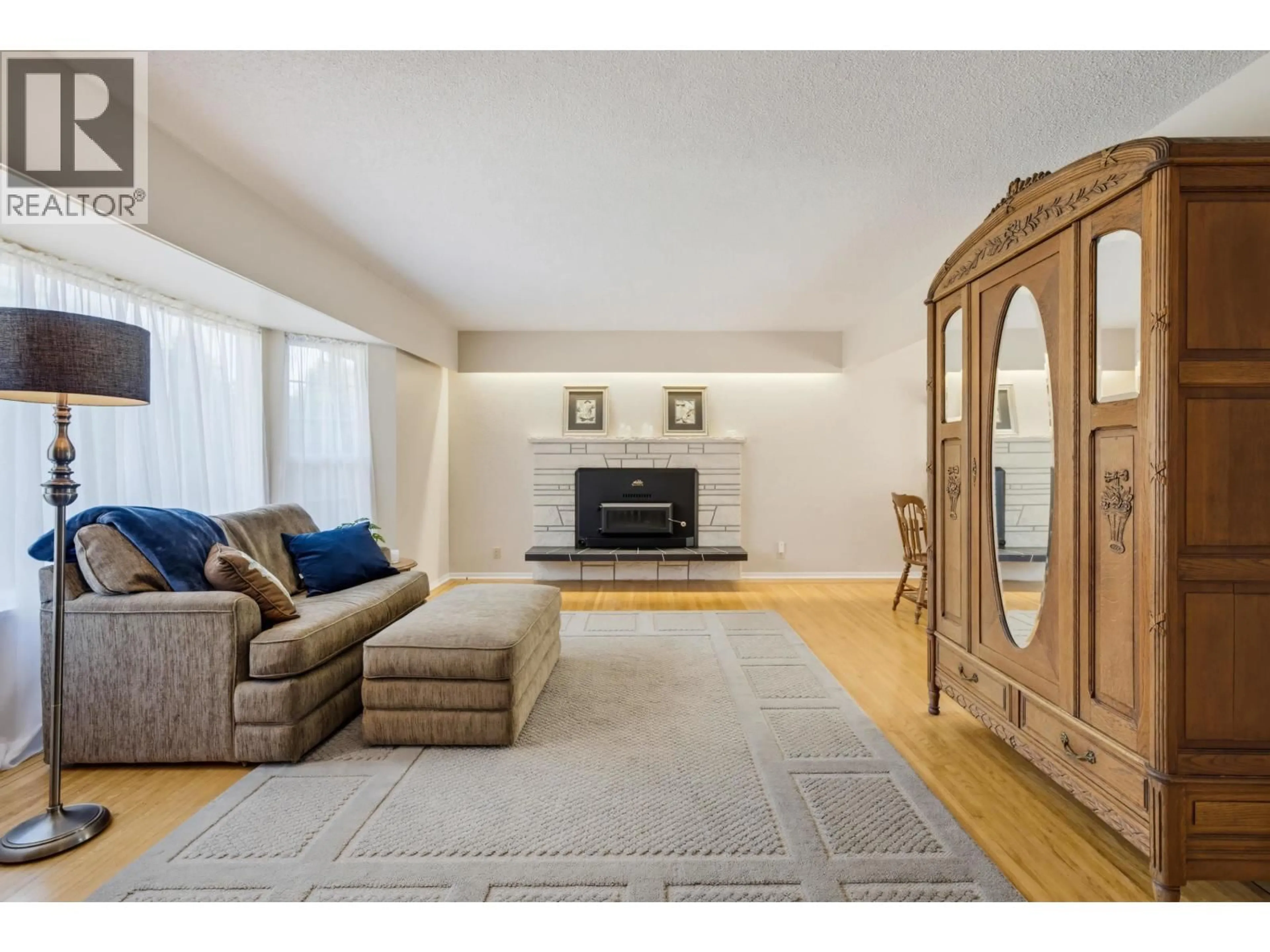 Living room with furniture, unknown for 5247 57 STREET, Delta British Columbia V4K3G3