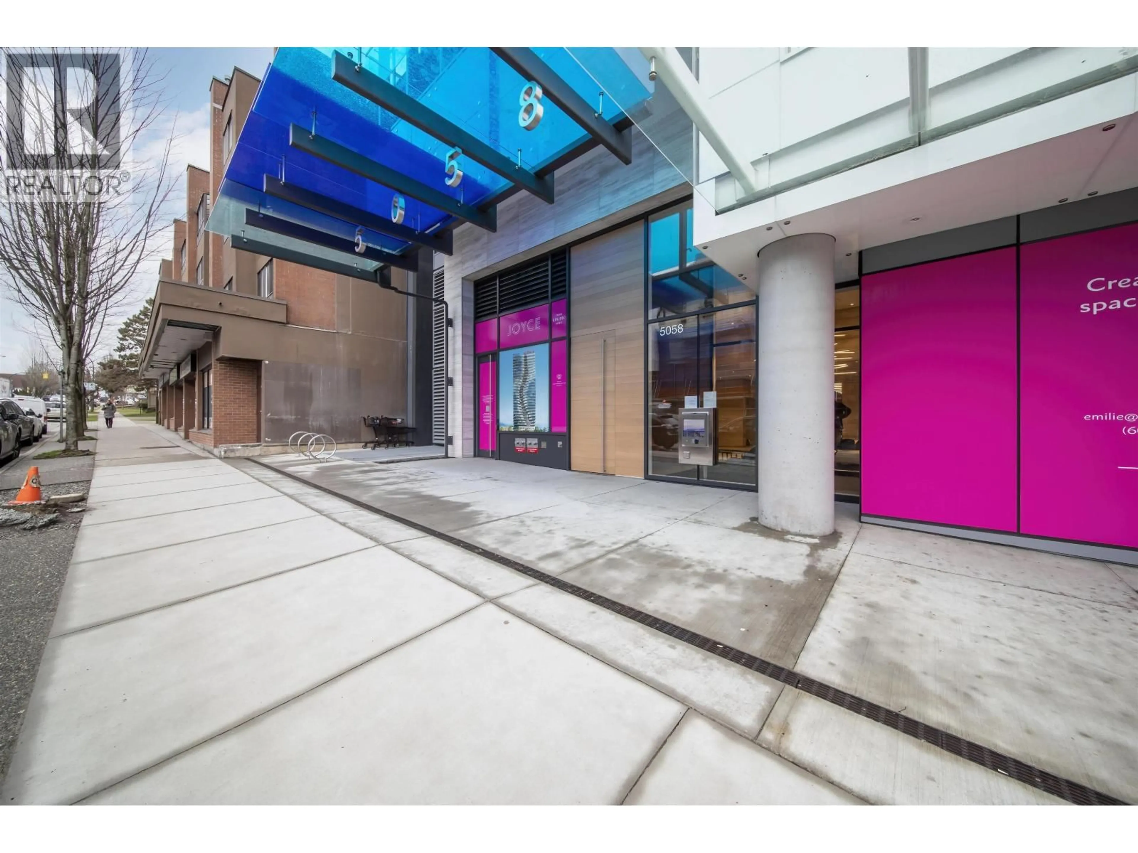 Indoor foyer for 2207 - 5058 JOYCE STREET, Vancouver British Columbia V5R0J9