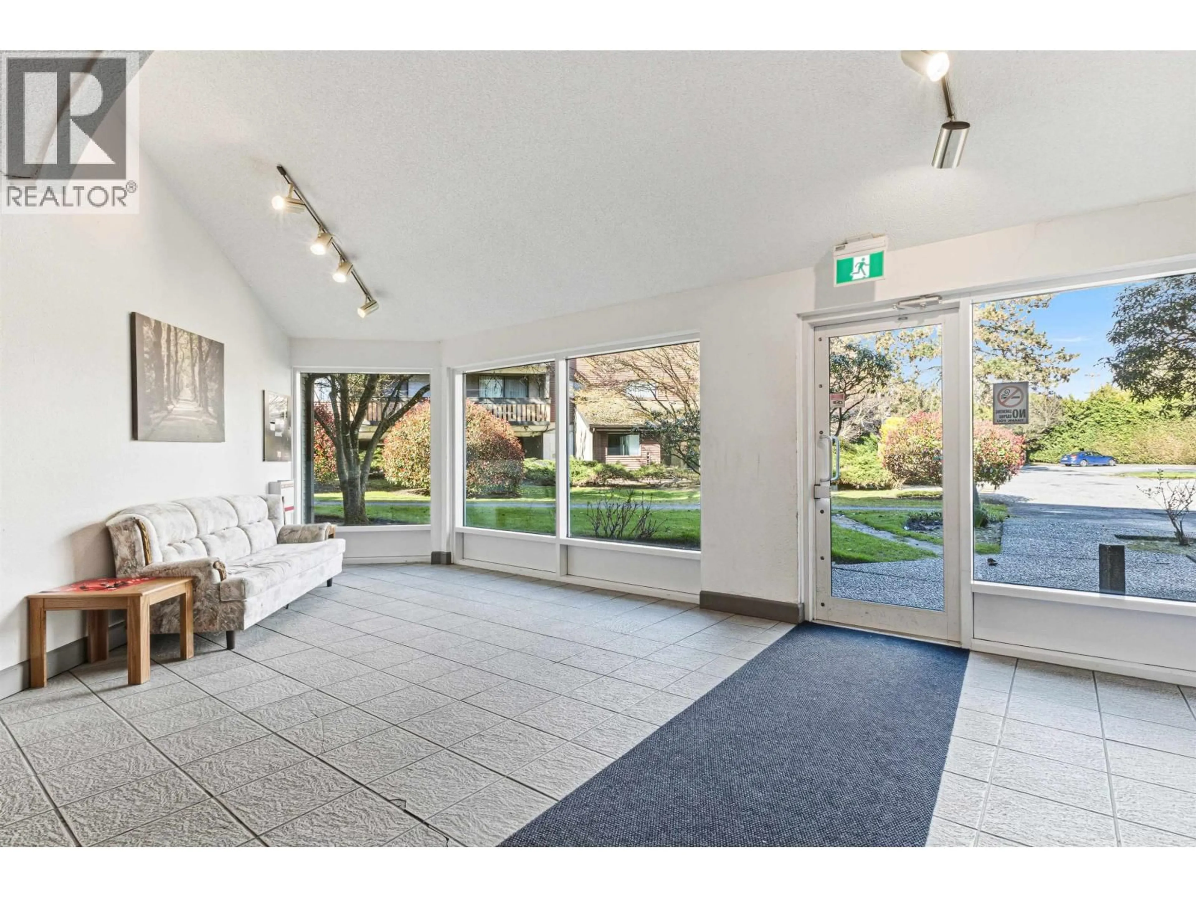 Indoor foyer for 302 - 8870 CITATION DRIVE, Richmond British Columbia V6Y3A3