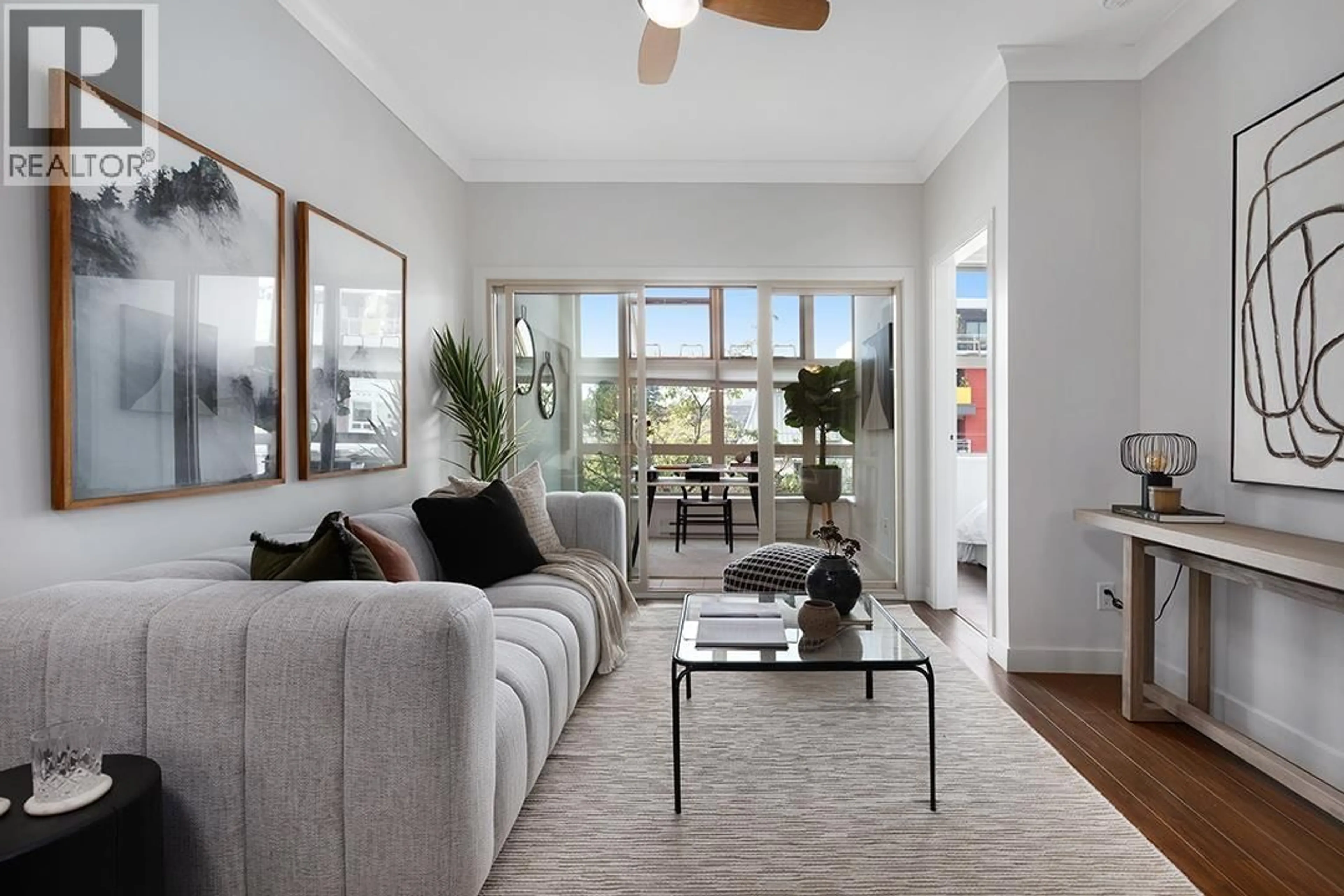 Living room with furniture, unknown for 207 - 707 20TH AVENUE, Vancouver British Columbia V5V0B3
