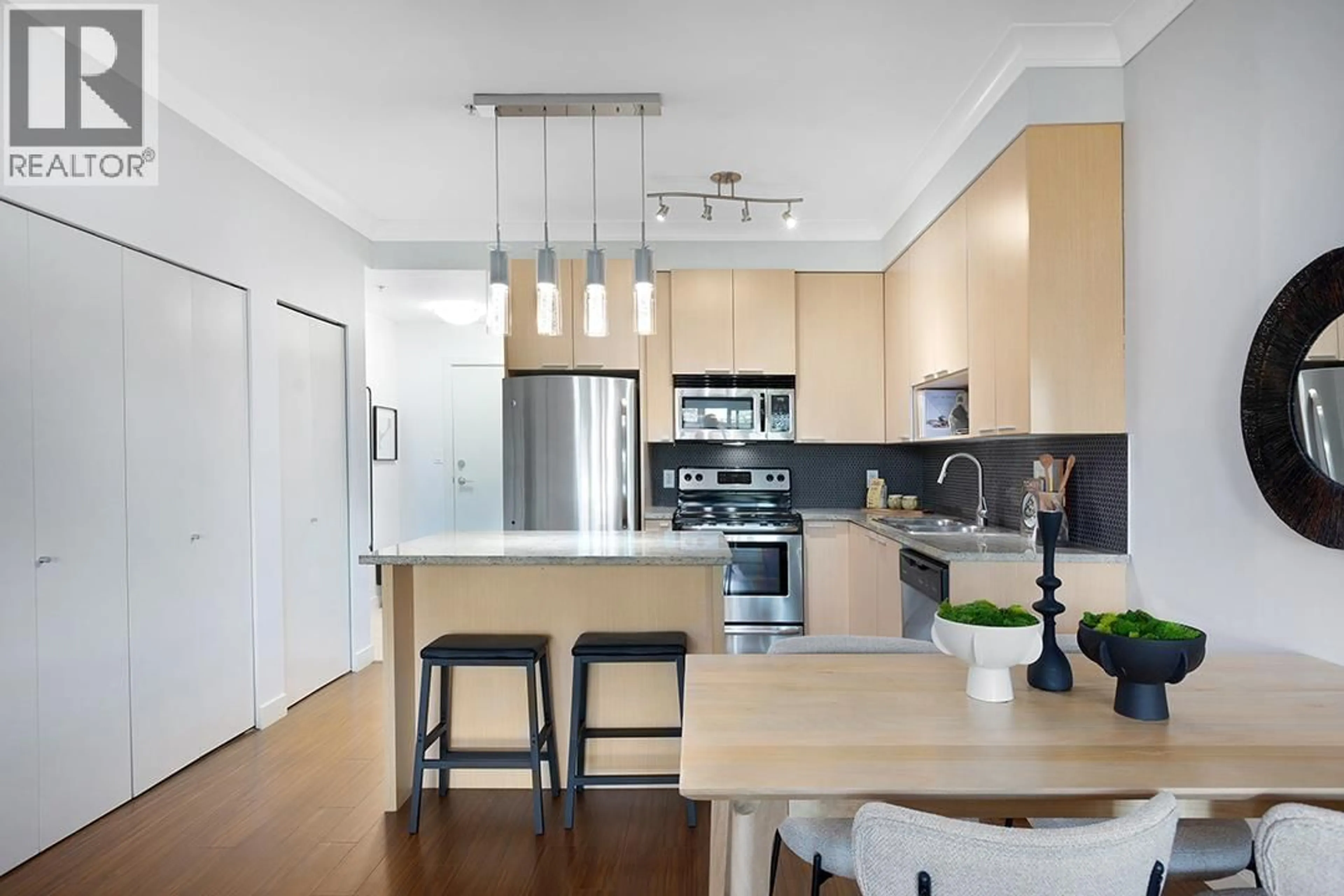 Open concept kitchen, unknown for 207 - 707 20TH AVENUE, Vancouver British Columbia V5V0B3