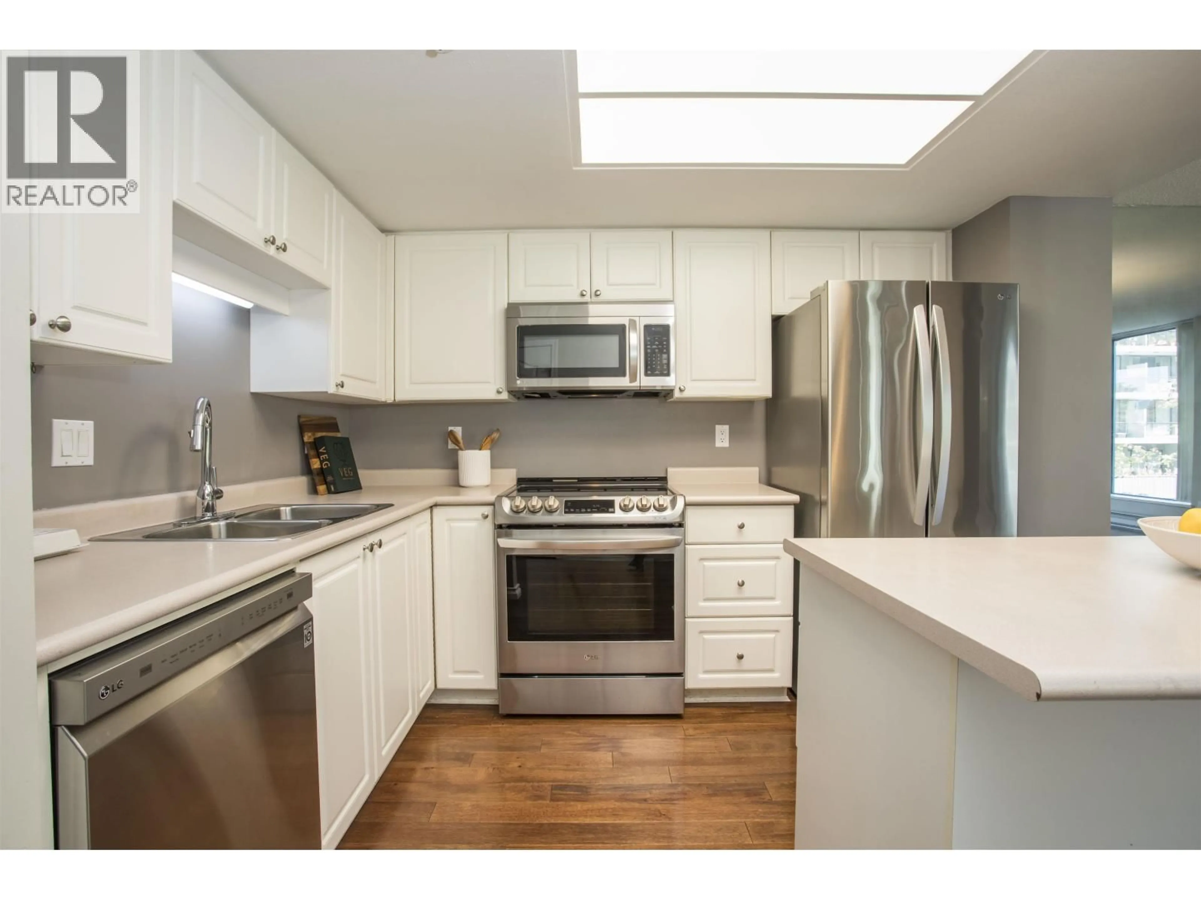 Standard kitchen, wood/laminate floor for 205 - 719 PRINCESS STREET, New Westminster British Columbia V3M6T9