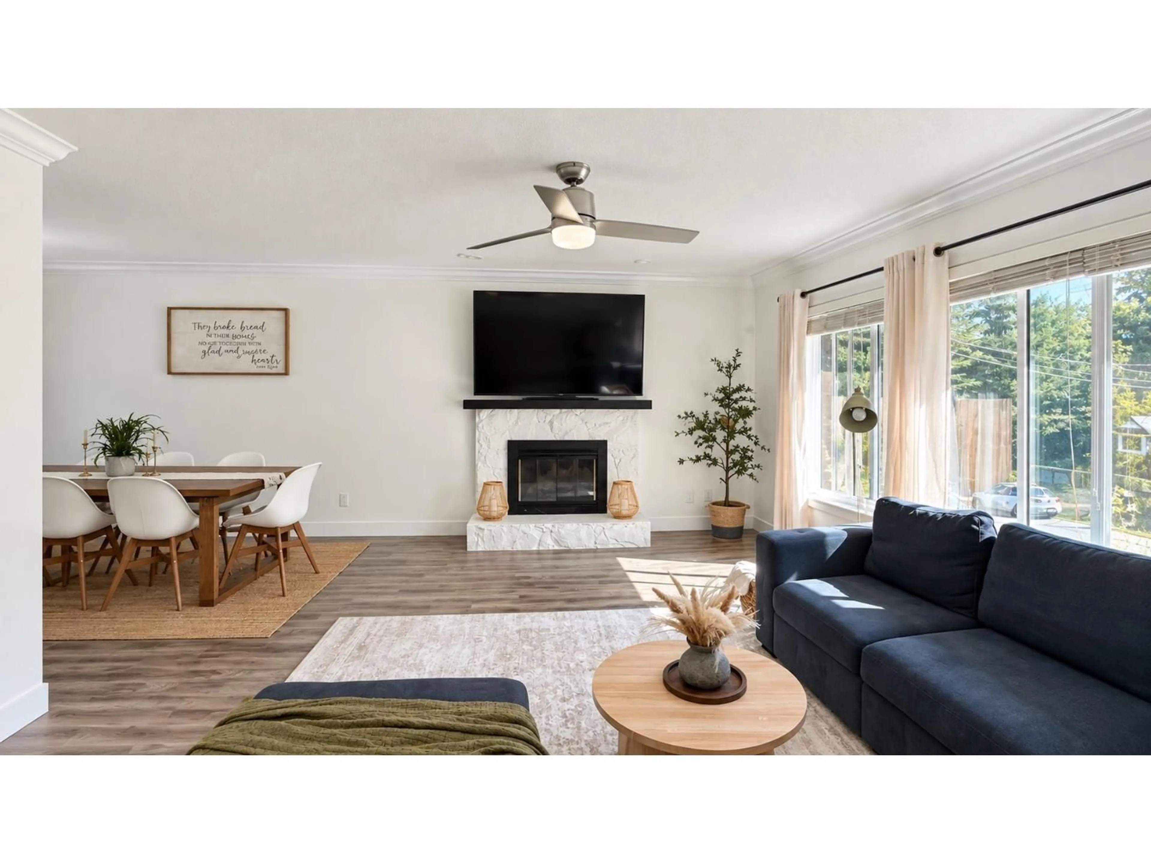 Living room with furniture, unknown for 7545 143 STREET, Surrey British Columbia V3W5P2
