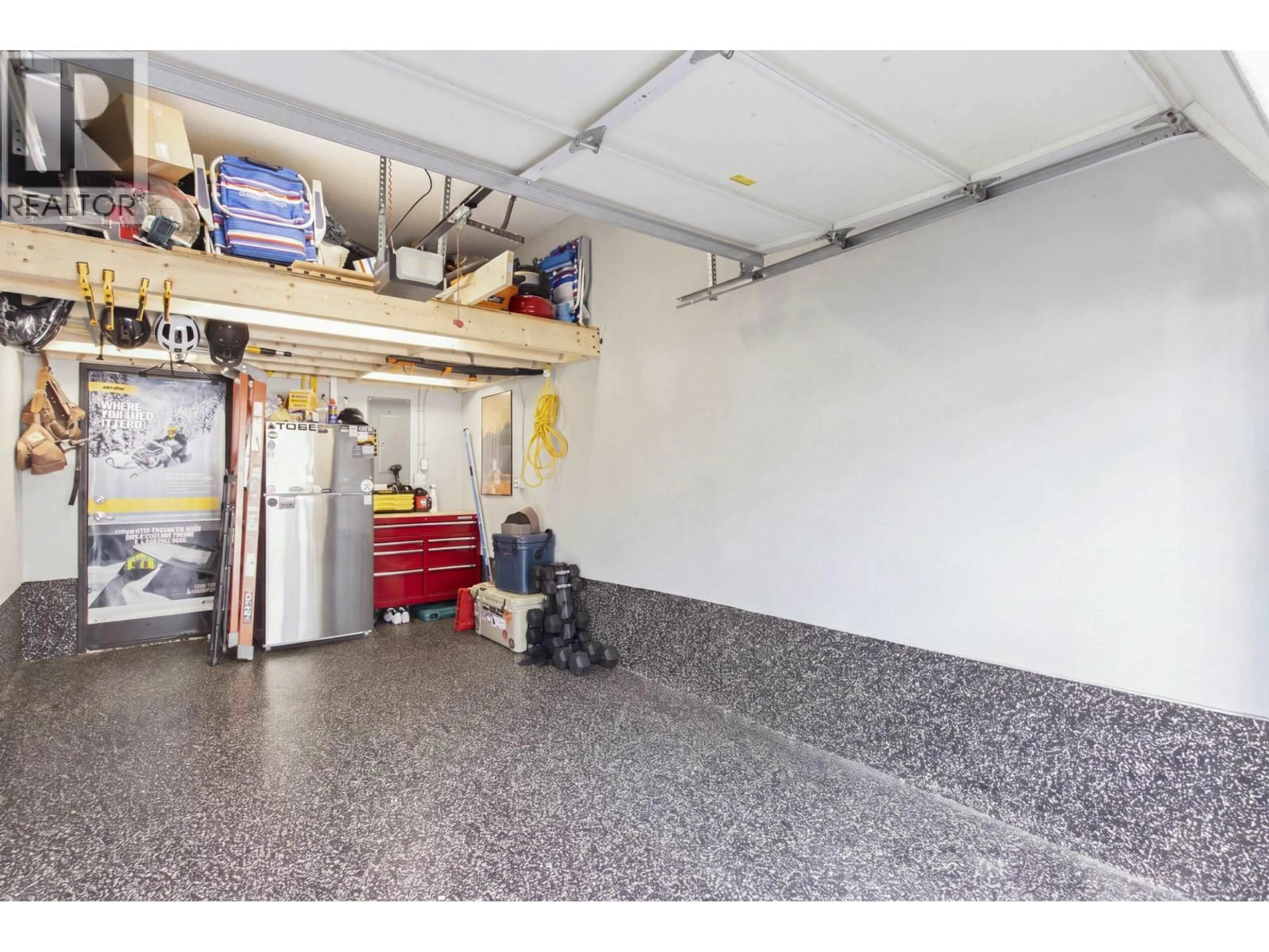 Indoor garage for 16 - 40200 GOVERNMENT ROAD, Squamish British Columbia V8B0G6
