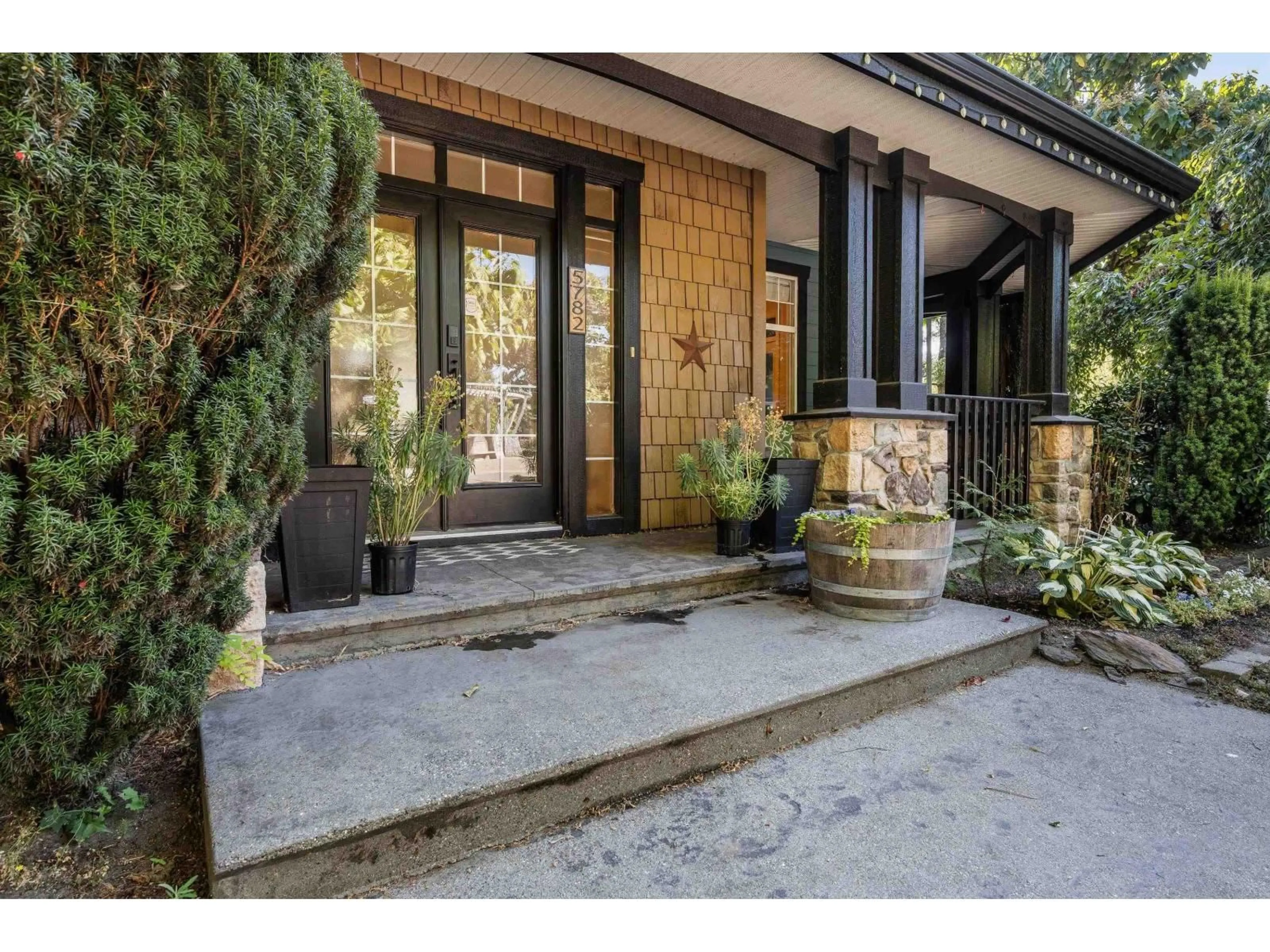 Indoor entryway for 5782 GARRISON BOULEVARD, Chilliwack British Columbia V2R5X9