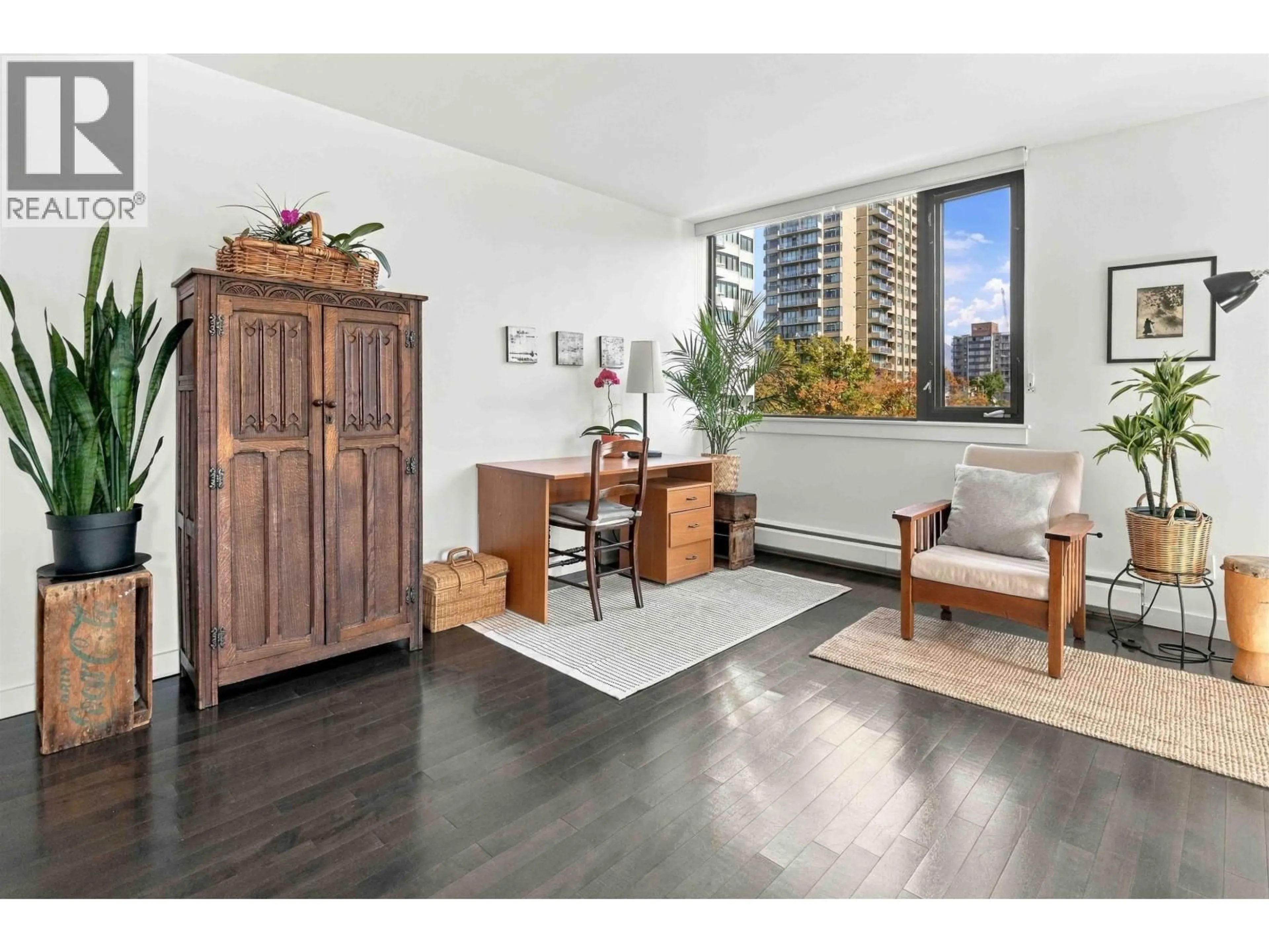 Living room with furniture, wood/laminate floor for 605 - 1725 PENDRELL STREET, Vancouver British Columbia V6G2X7
