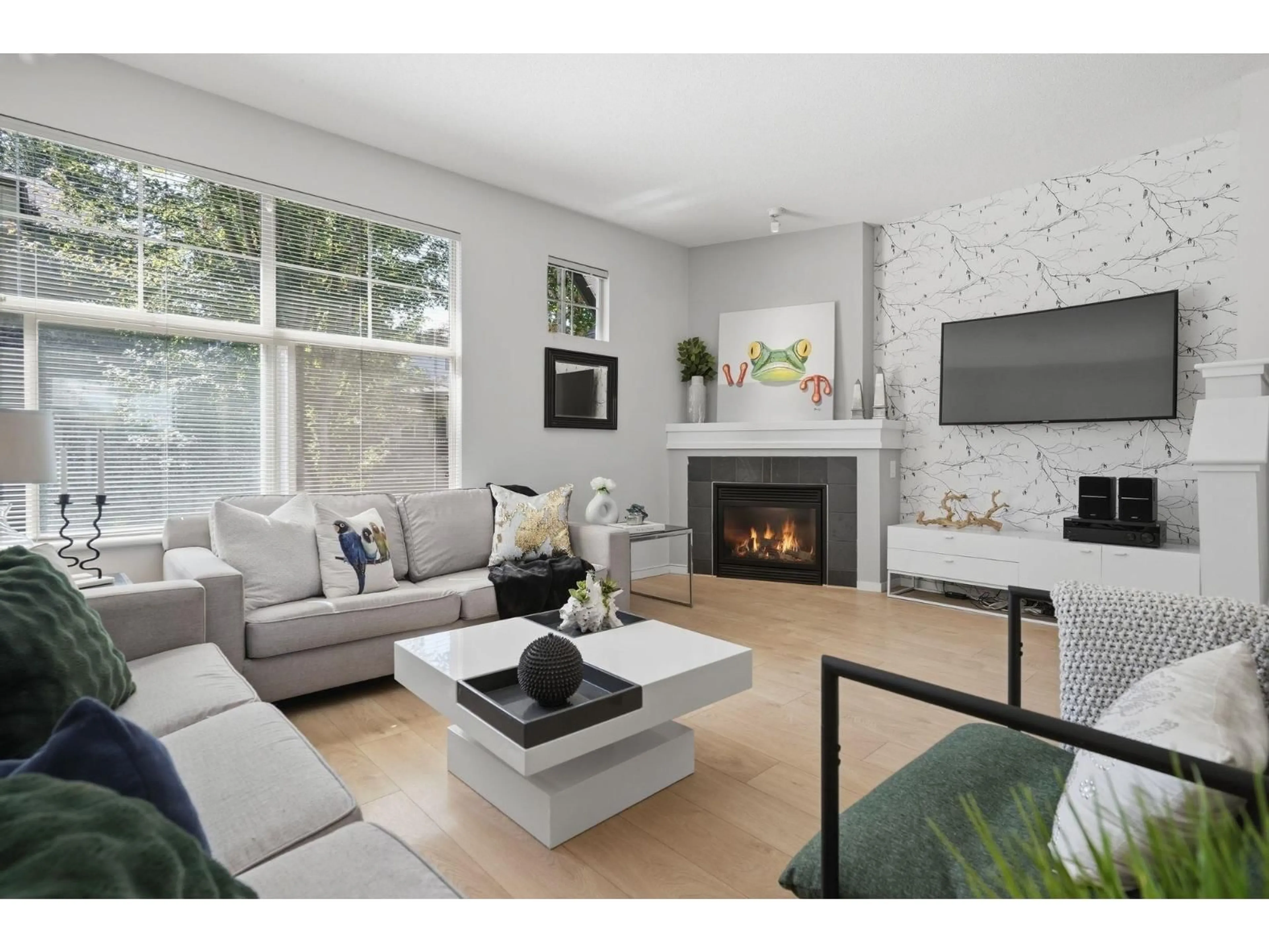 Living room with furniture, unknown for 46 - 15152 62A AVENUE, Surrey British Columbia V3S1V1