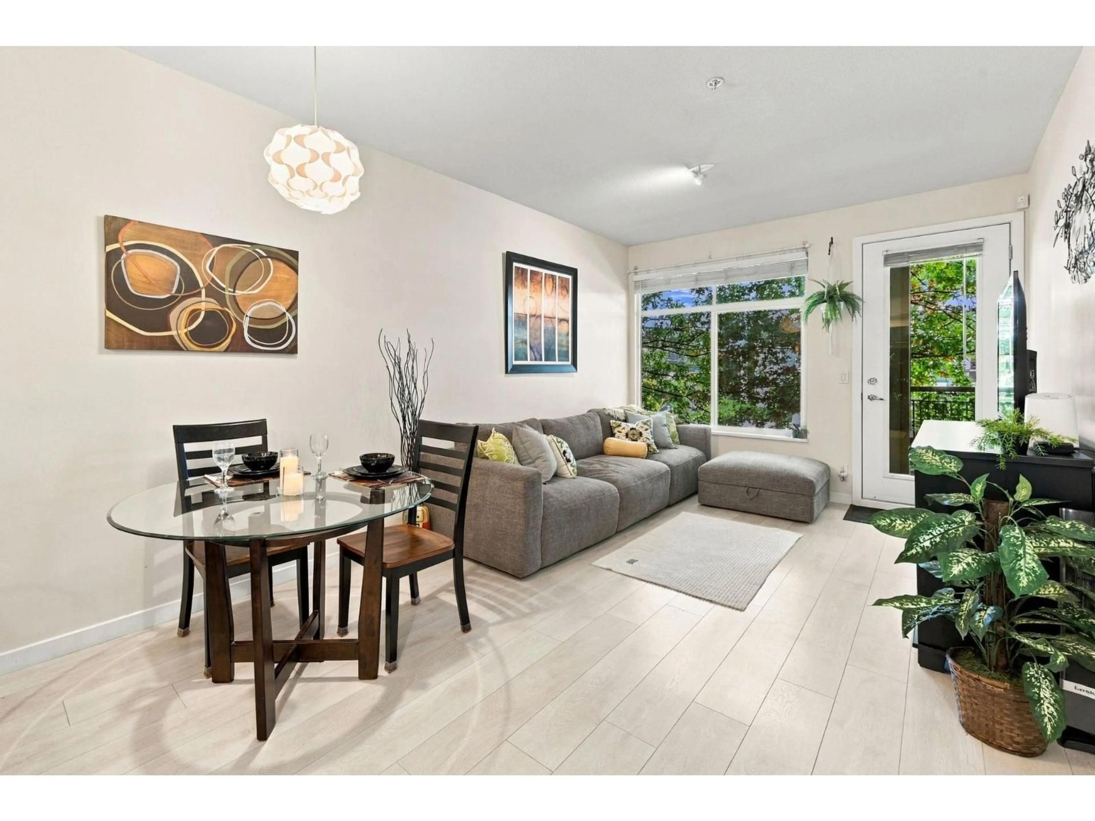 Living room with furniture, unknown for 206 - 10499 UNIVERSITY DRIVE, Surrey British Columbia V3T0A4