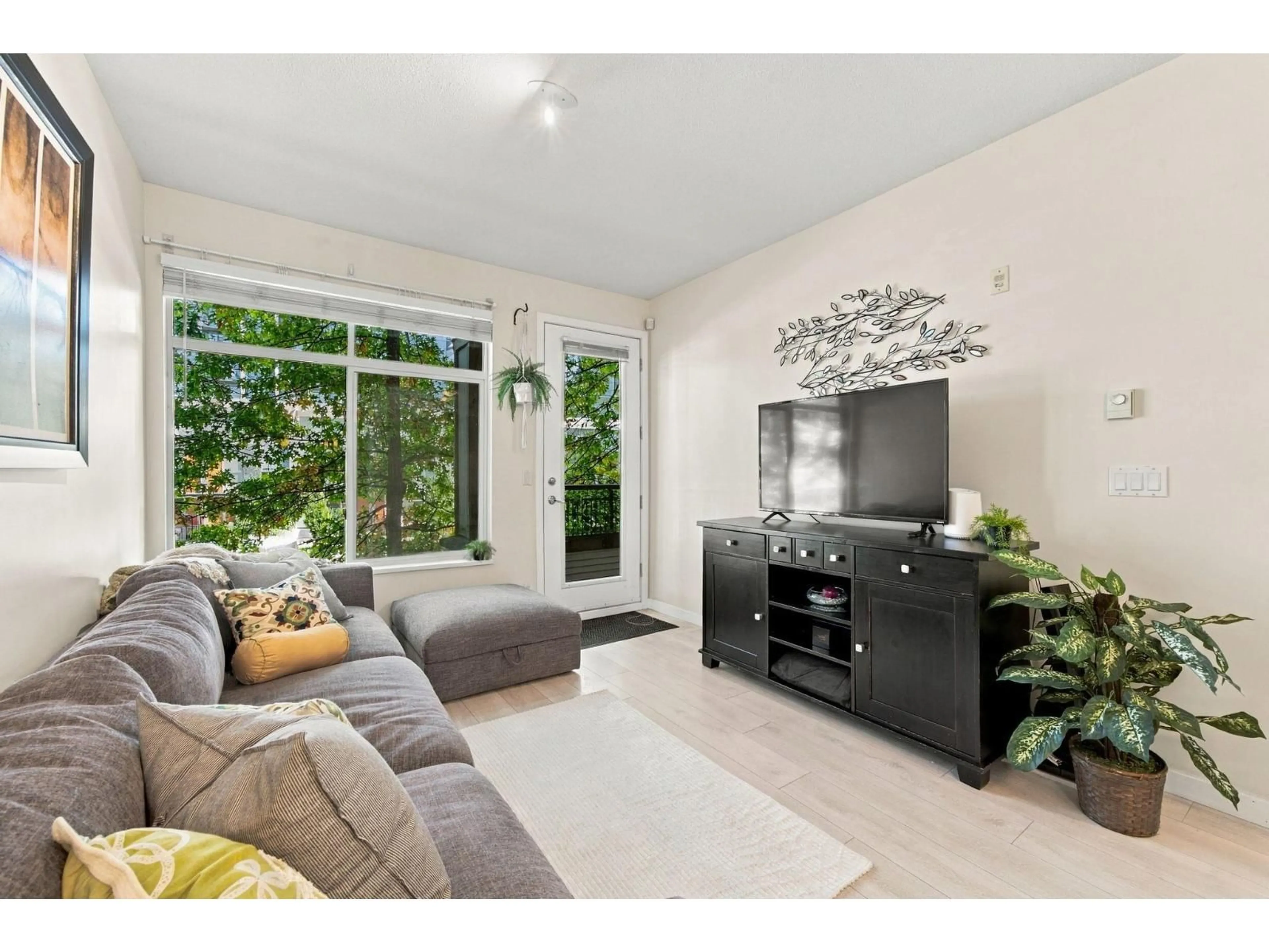 Living room with furniture, unknown for 206 - 10499 UNIVERSITY DRIVE, Surrey British Columbia V3T0A4
