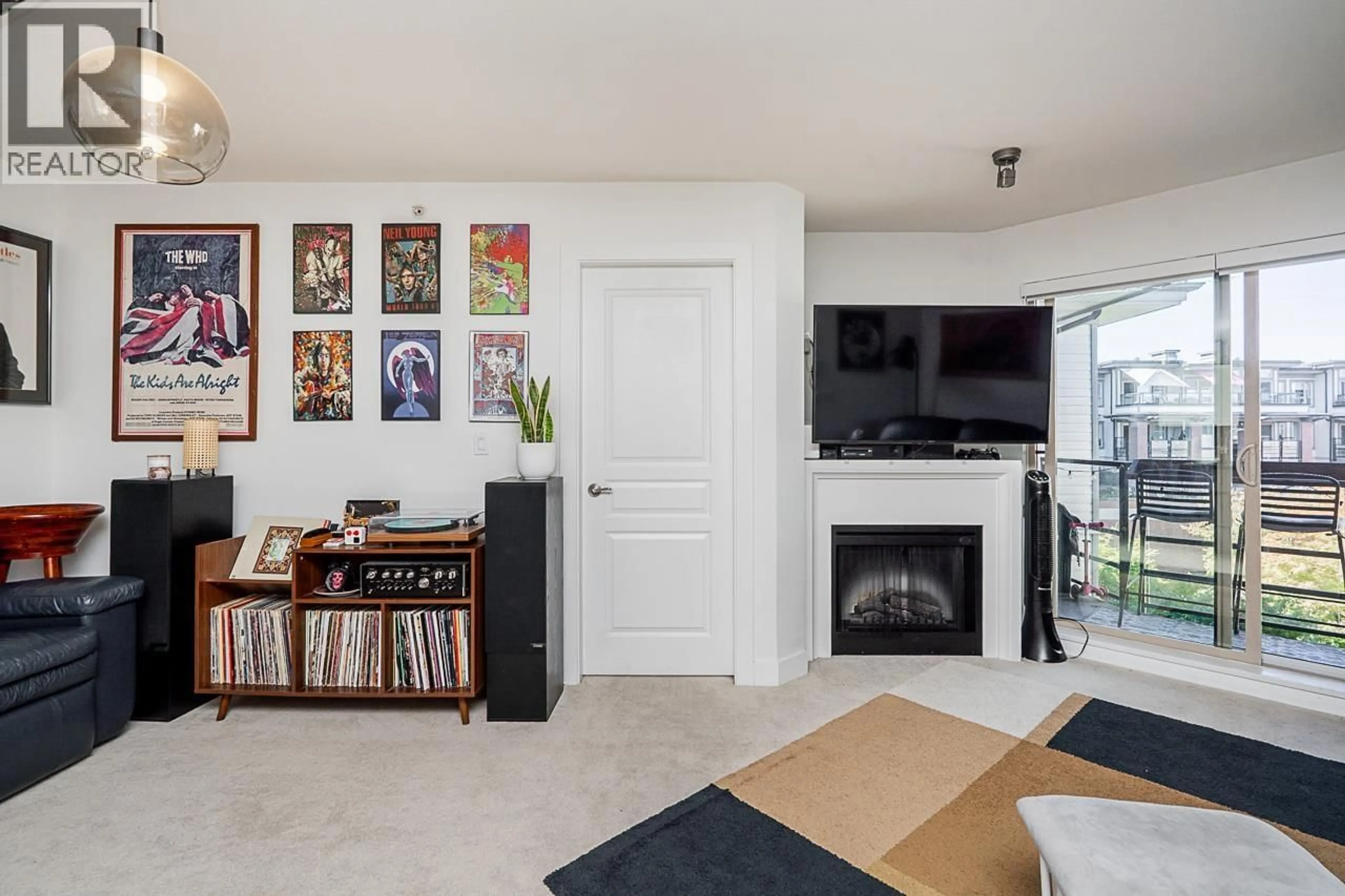 Living room with furniture, unknown for 423 - 738 29TH AVENUE, Vancouver British Columbia V5V0B6