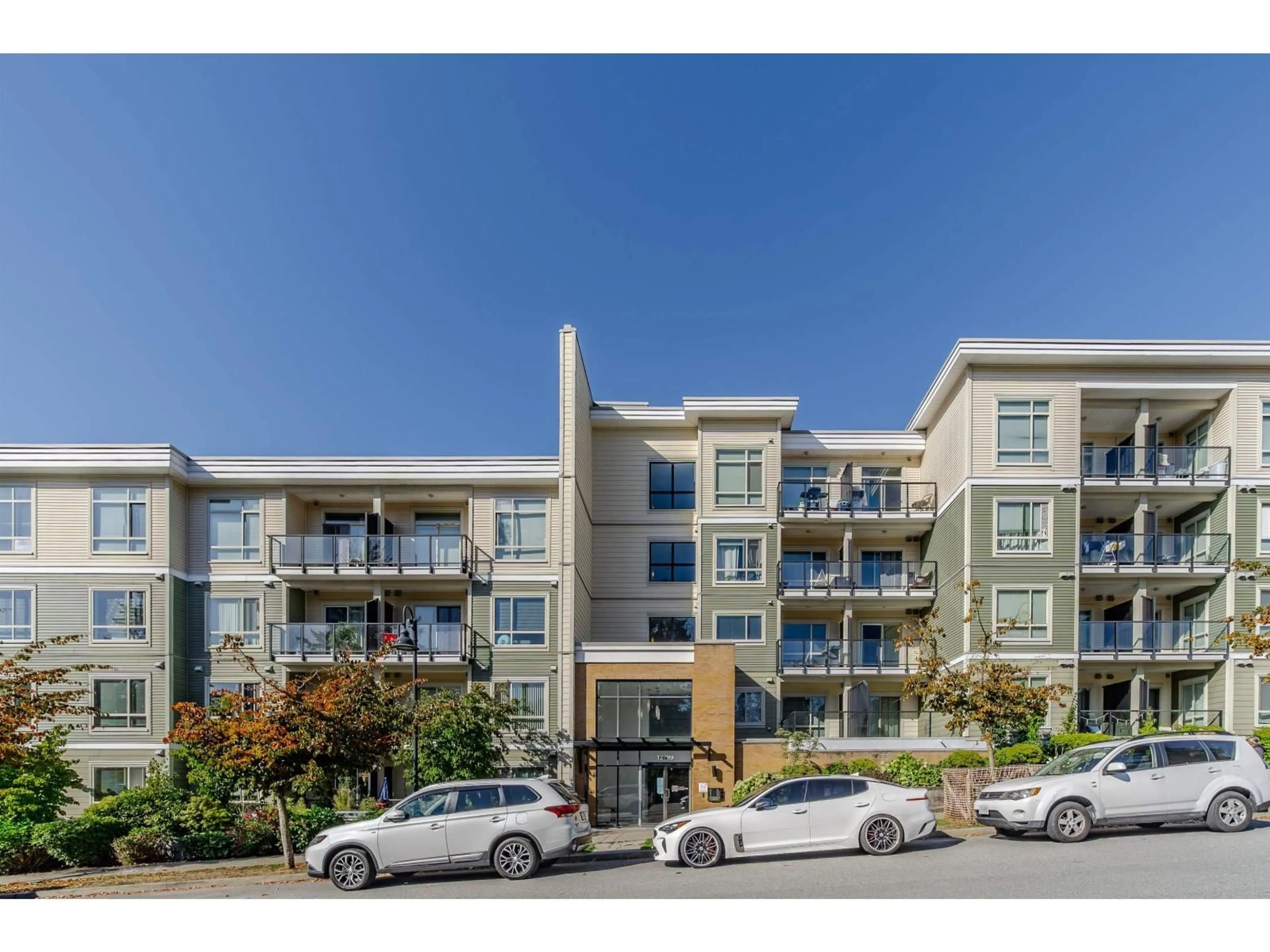 A pic from outside/outdoor area/front of a property/back of a property/a pic from drone, unknown for 522 - 13789 107A AVENUE, Surrey British Columbia V3T0B8