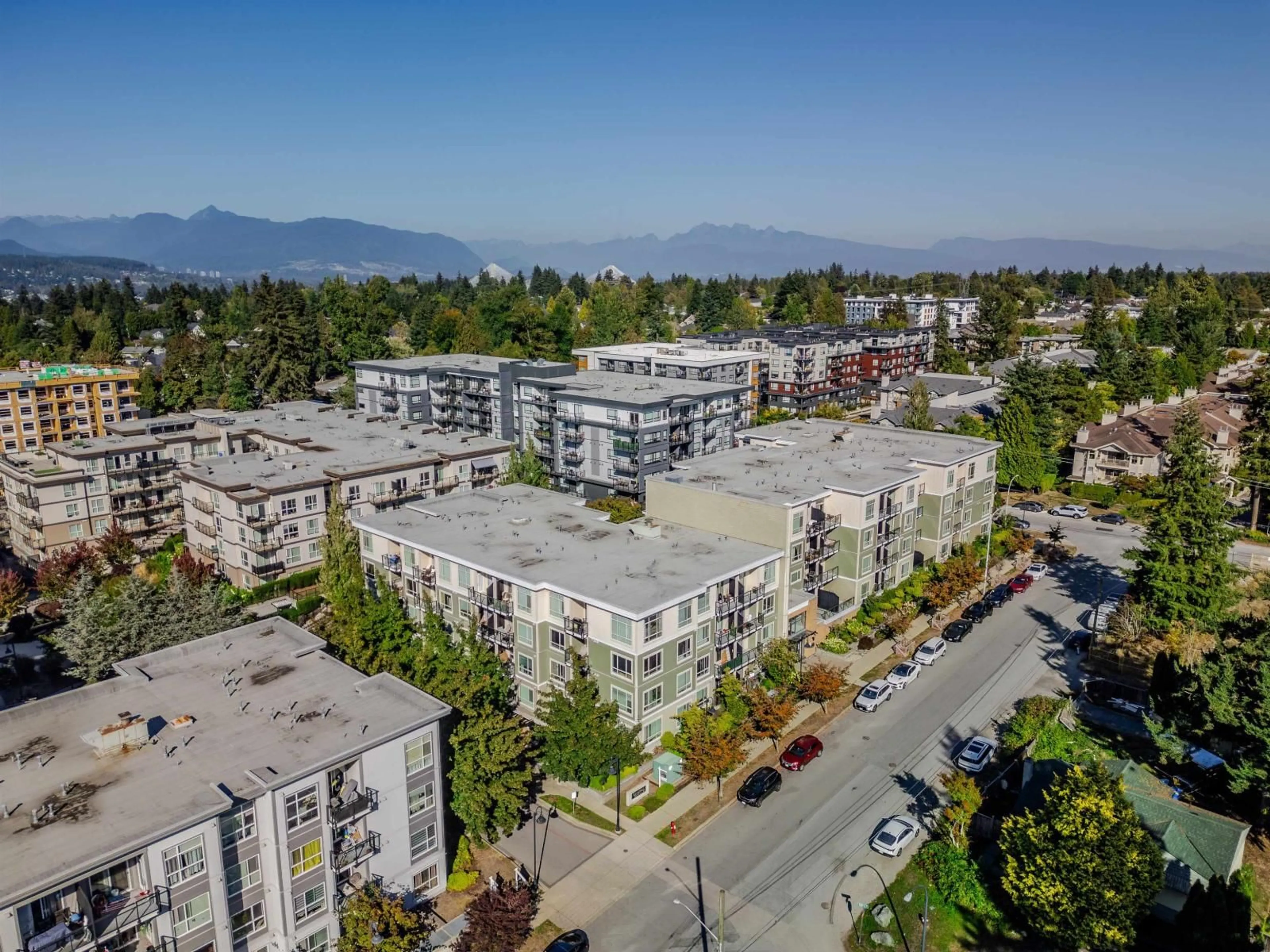 A pic from outside/outdoor area/front of a property/back of a property/a pic from drone, mountain view for 522 - 13789 107A AVENUE, Surrey British Columbia V3T0B8