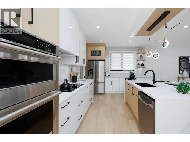 970 LAUREL COURT, Coquitlam 5