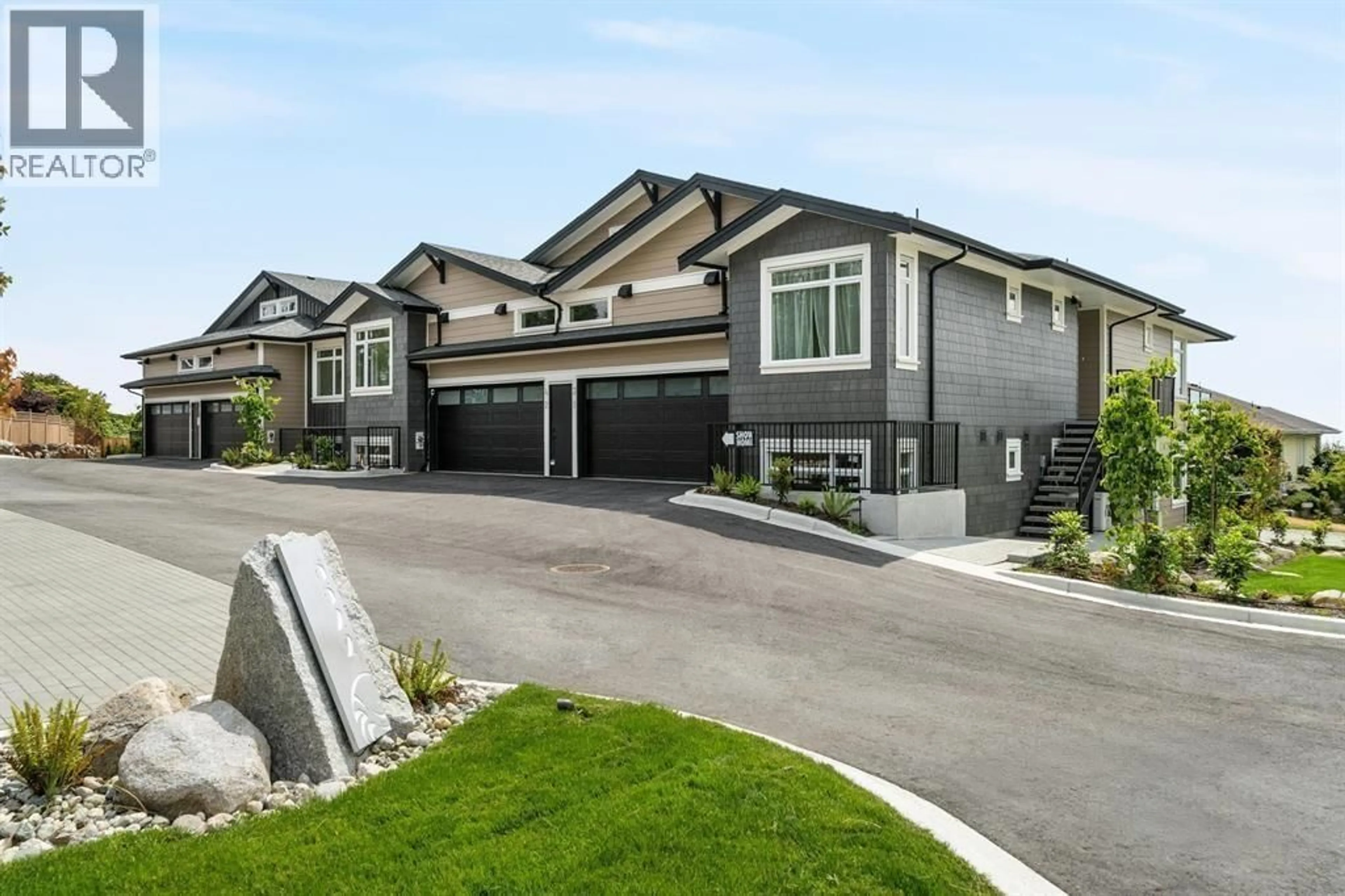 Home with vinyl exterior material, street for 4 - 5522 MCCOURT ROAD, Sechelt British Columbia V0N3A7