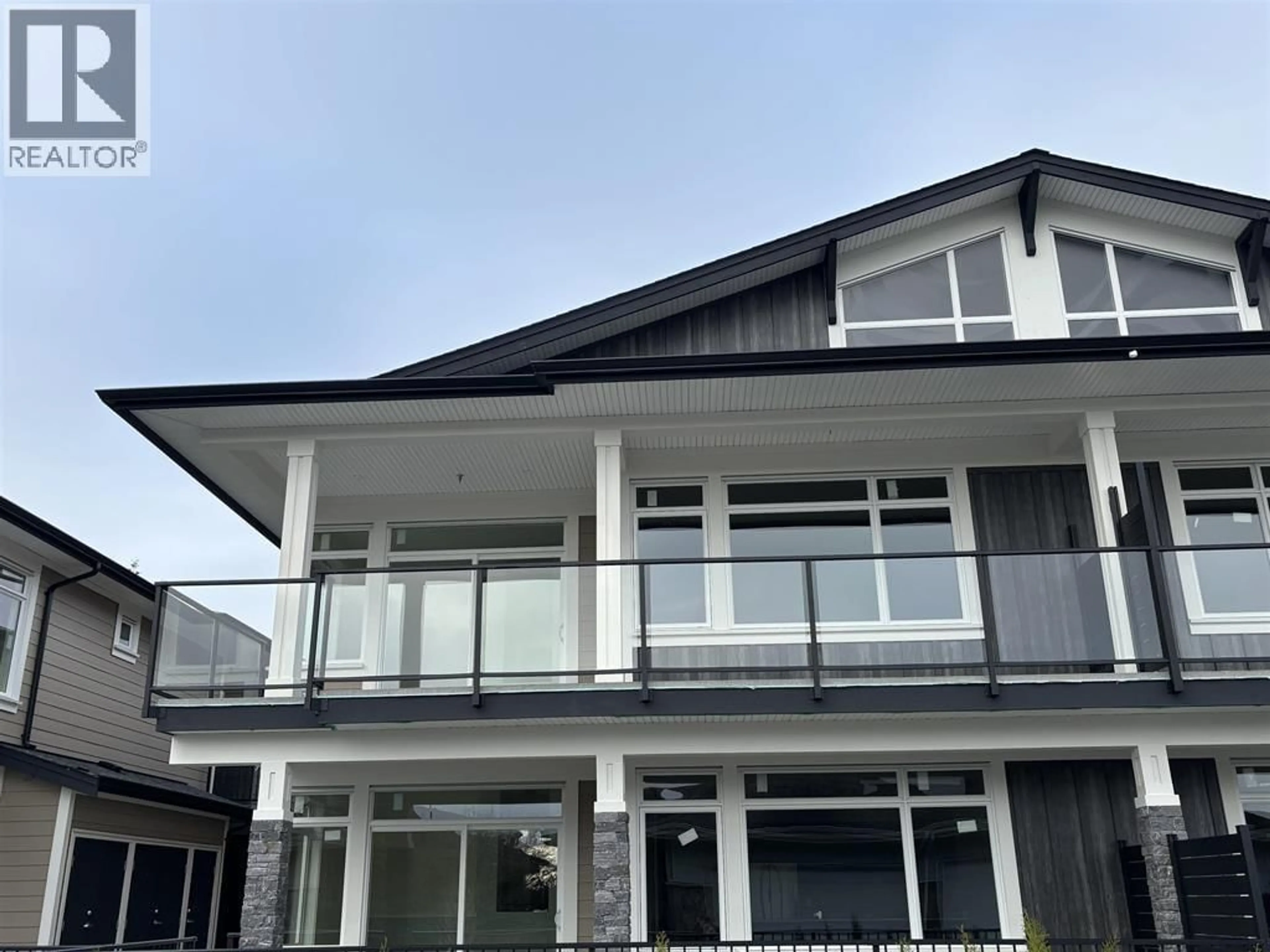 Home with vinyl exterior material, building for 4 - 5522 MCCOURT ROAD, Sechelt British Columbia V0N3A7