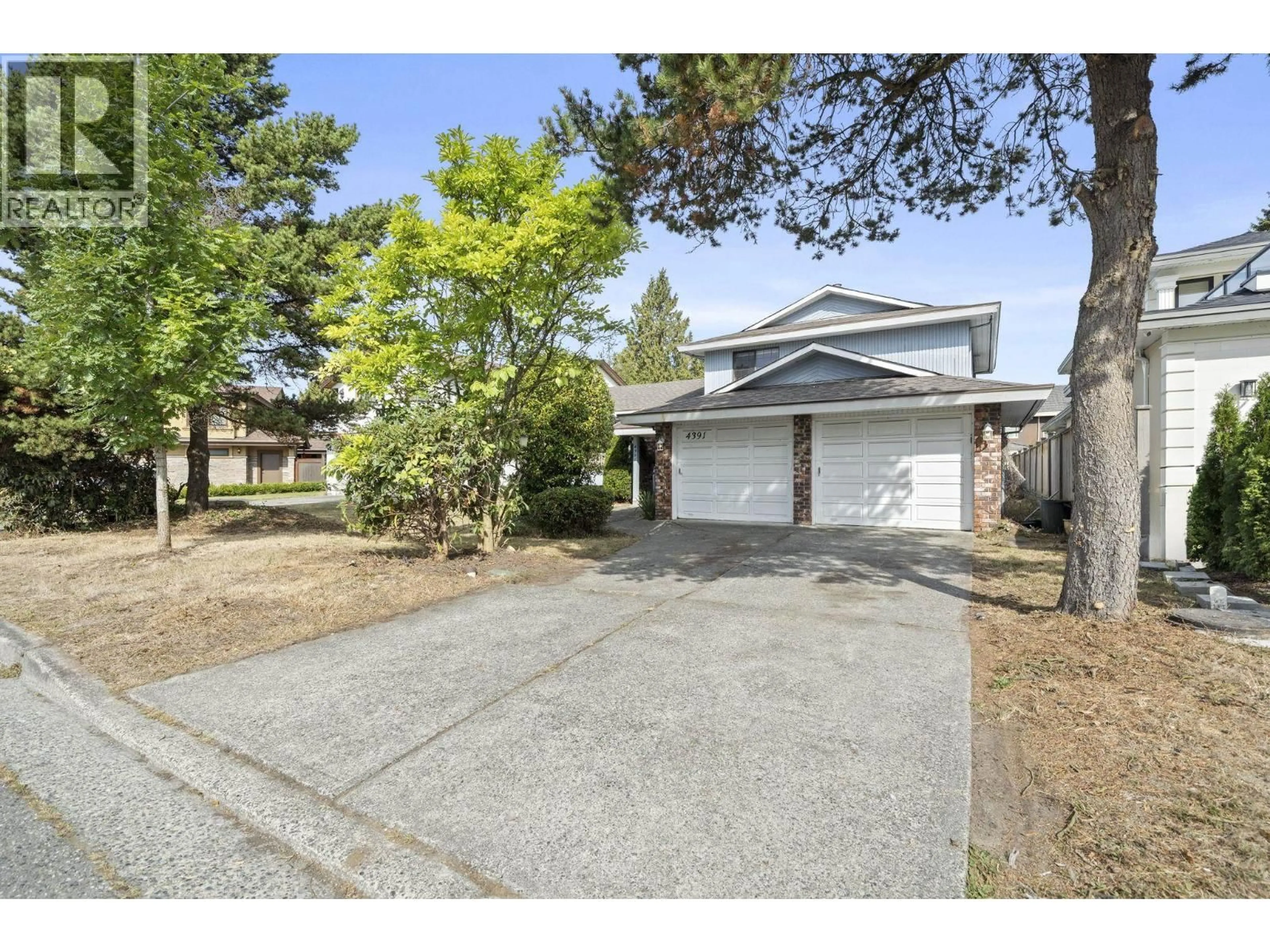 A pic from outside/outdoor area/front of a property/back of a property/a pic from drone, street for 4391 DEERFIELD CRESCENT, Richmond British Columbia V6X2Y4