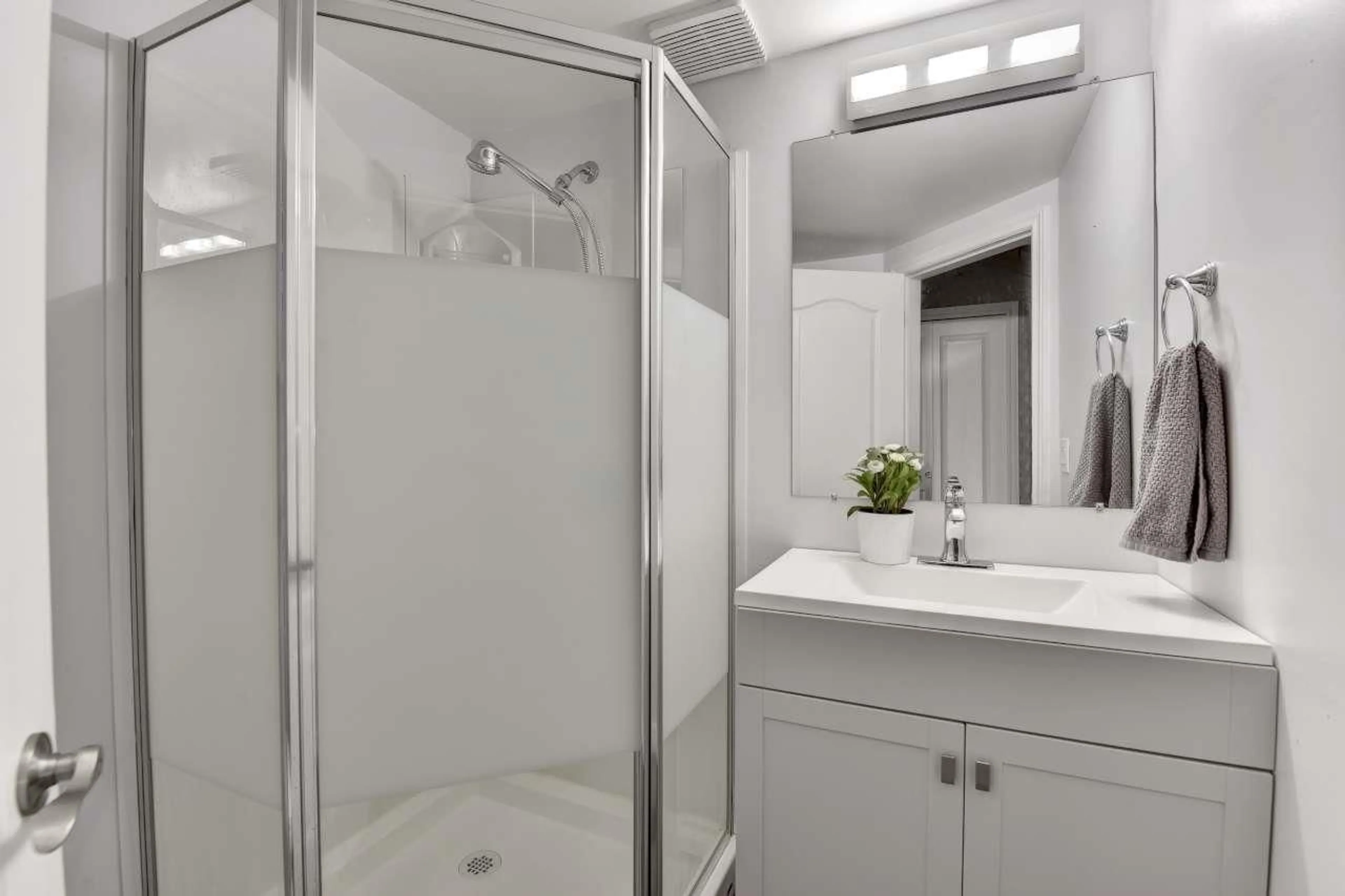 Standard bathroom, ceramic/tile floor for 18 - 20750 TELEQRAPH, Langley British Columbia V1M2W1