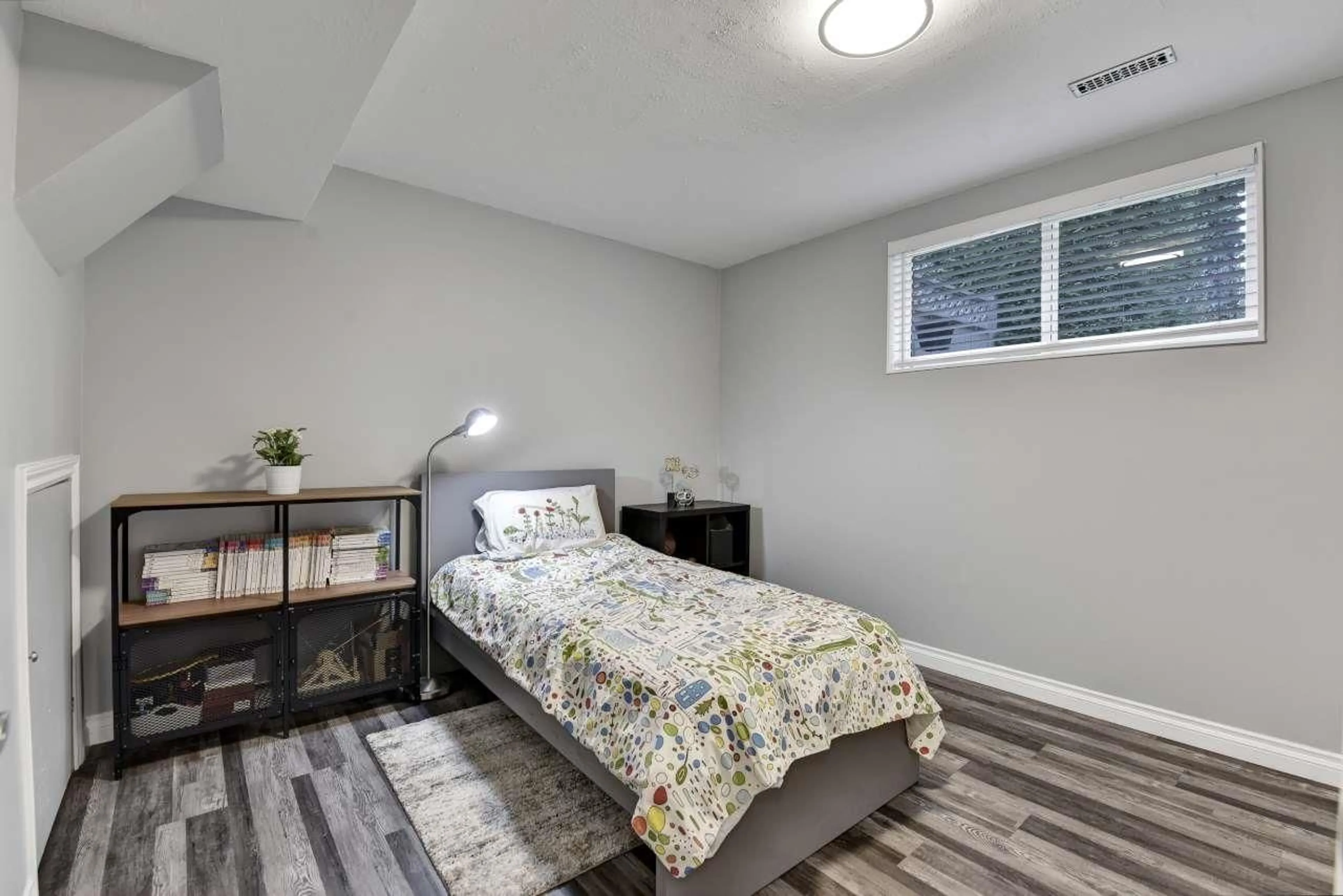Bedroom with bed, wood/laminate floor for 18 - 20750 TELEQRAPH, Langley British Columbia V1M2W1