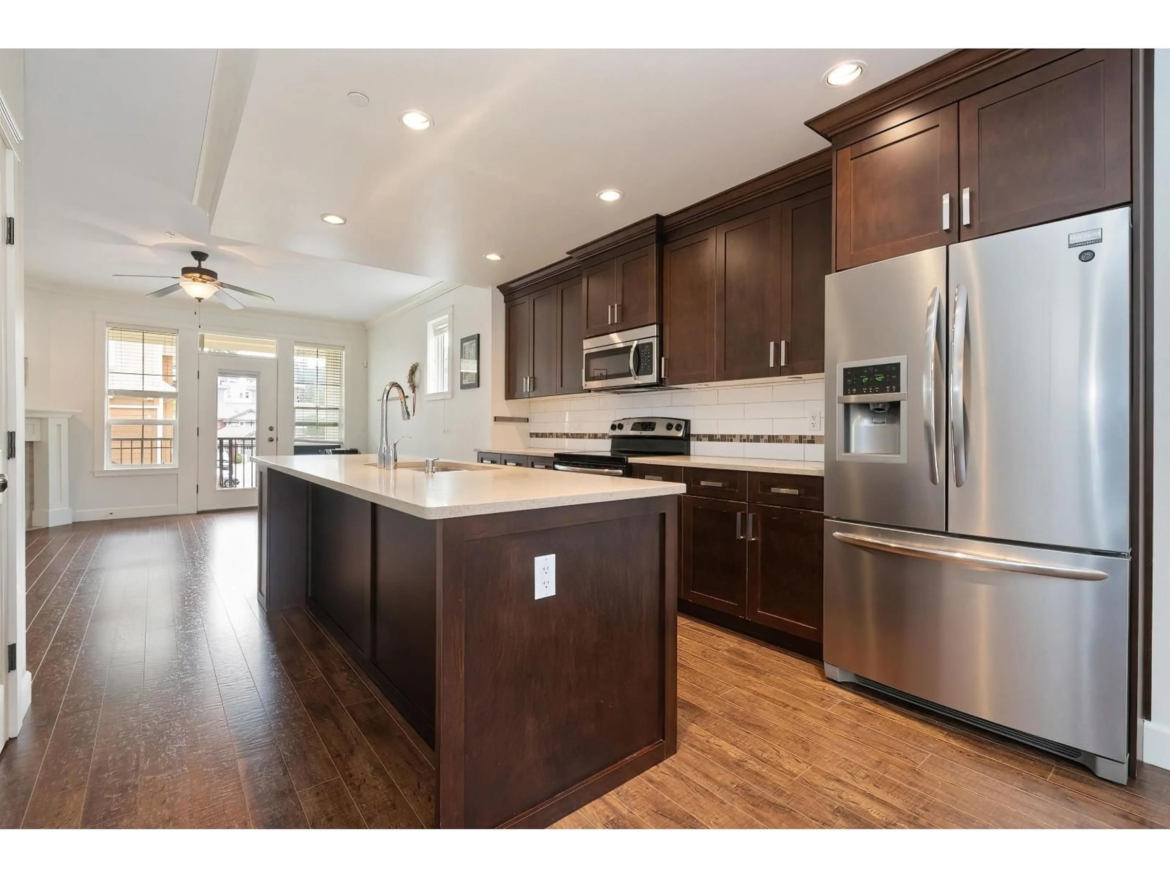 Open concept kitchen, wood/laminate floor for 26 - 45290 SOOWAHLIE CRESCENT, Chilliwack British Columbia V2R0S6