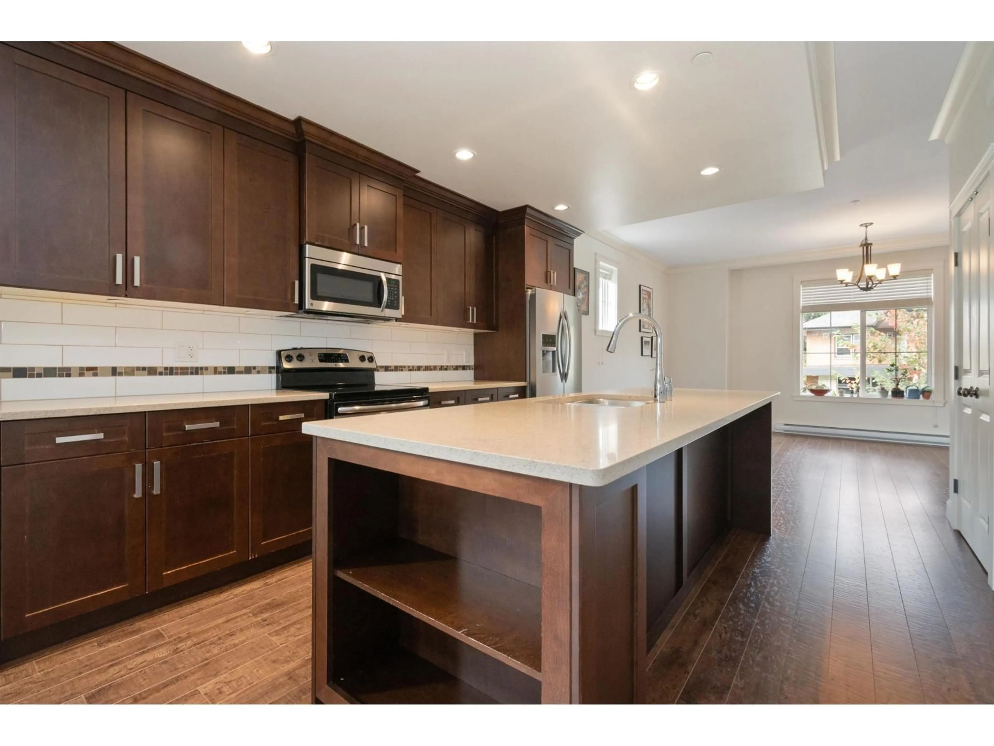 Open concept kitchen, wood/laminate floor for 26 - 45290 SOOWAHLIE CRESCENT, Chilliwack British Columbia V2R0S6