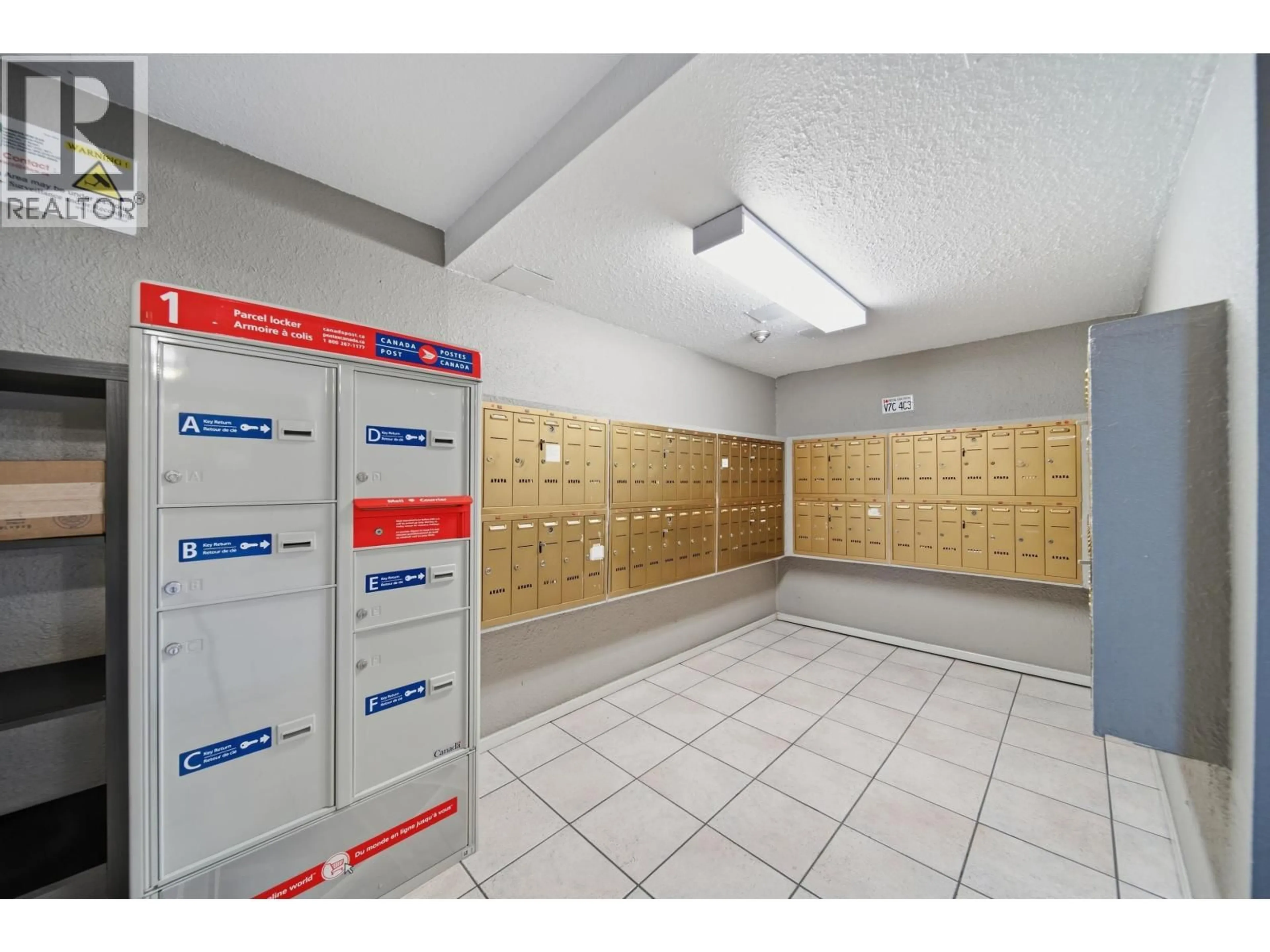 Indoor foyer for 316 - 8880 NO 1 ROAD, Richmond British Columbia V7C4C3
