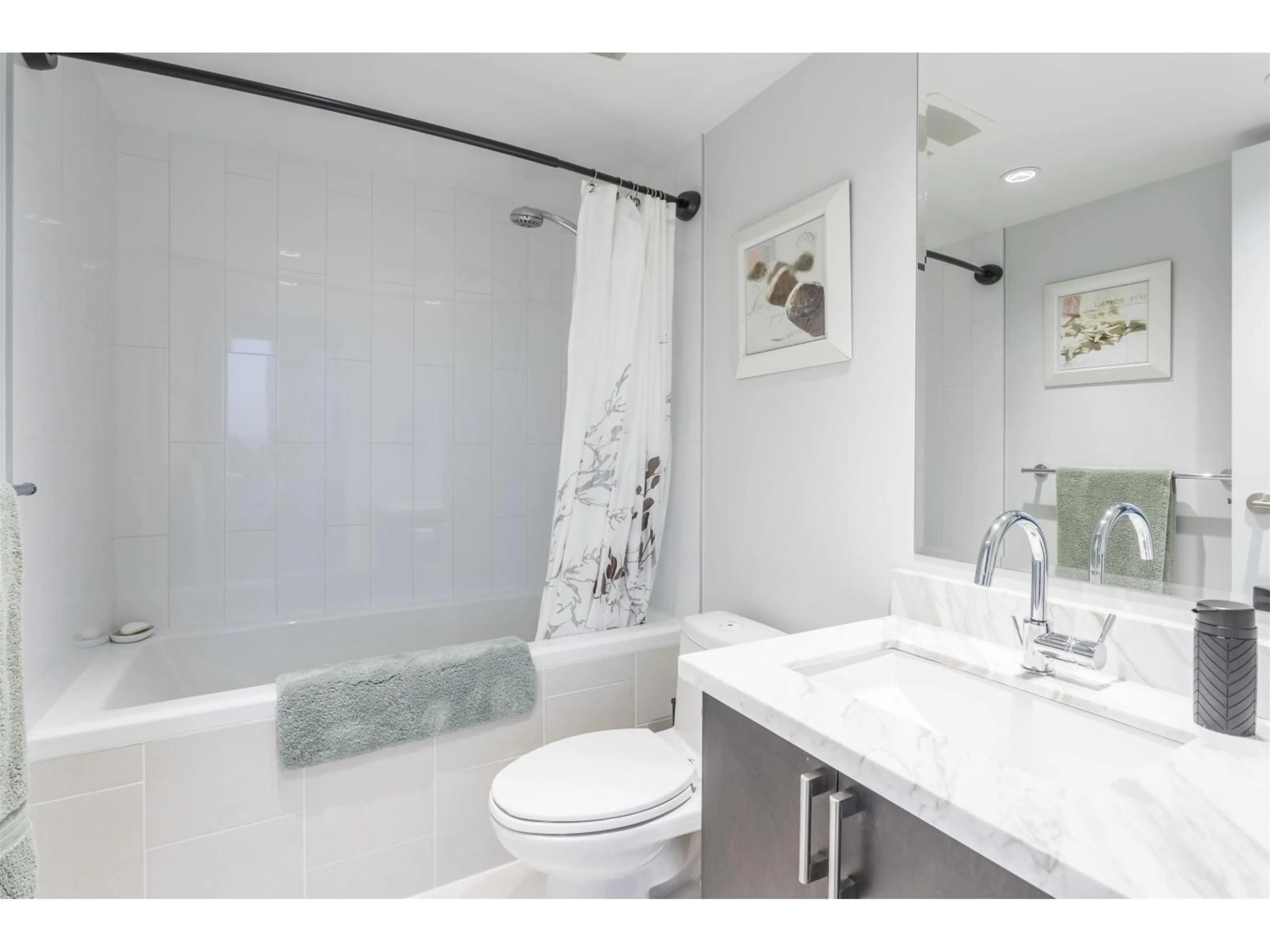 Standard bathroom, ceramic/tile floor for 1202 - 1455 GEORGE STREET, White Rock British Columbia V4B0A9