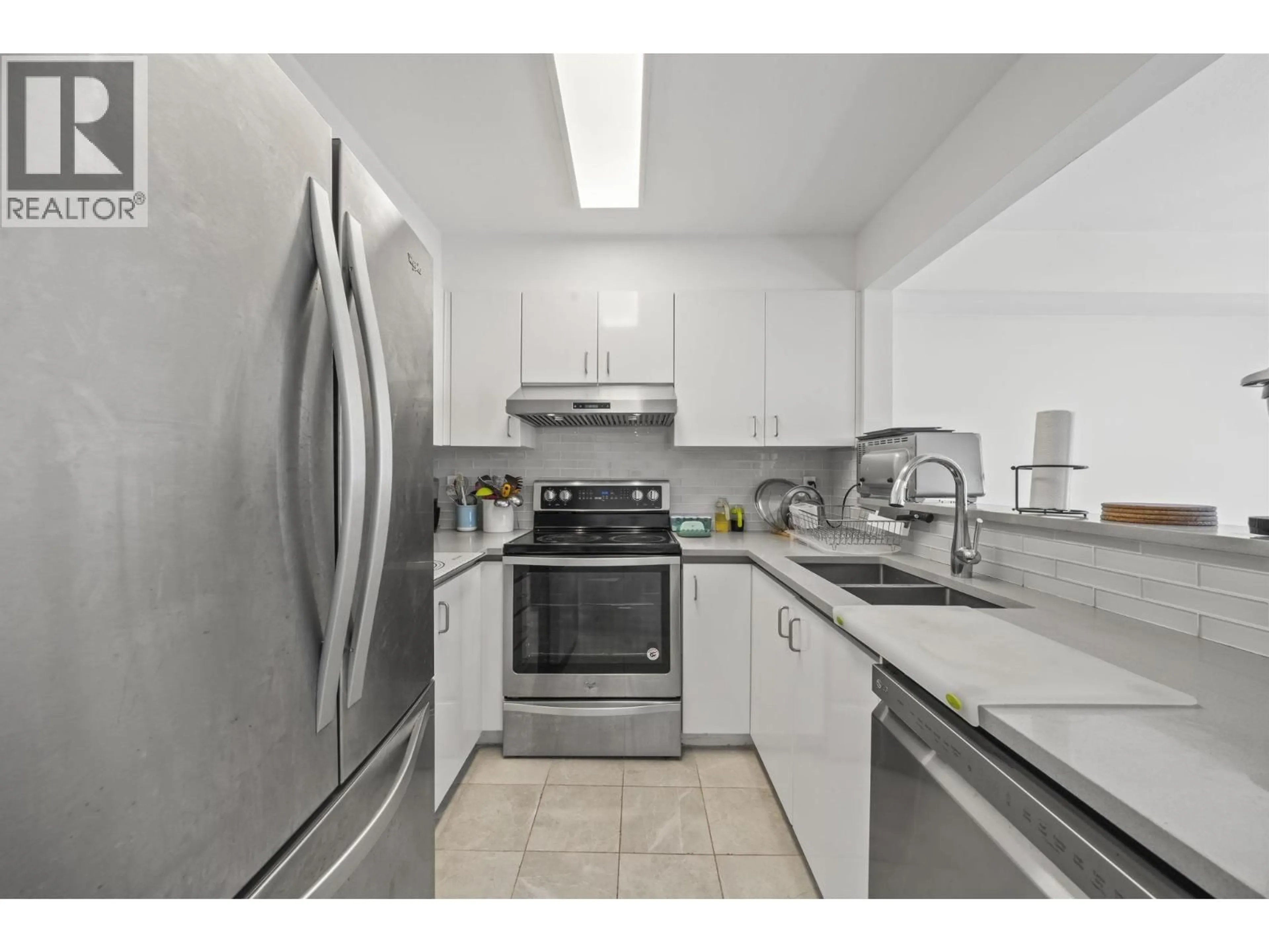 Standard kitchen, unknown for 112 - 2211 NO. 4 ROAD, Richmond British Columbia V6X3X1