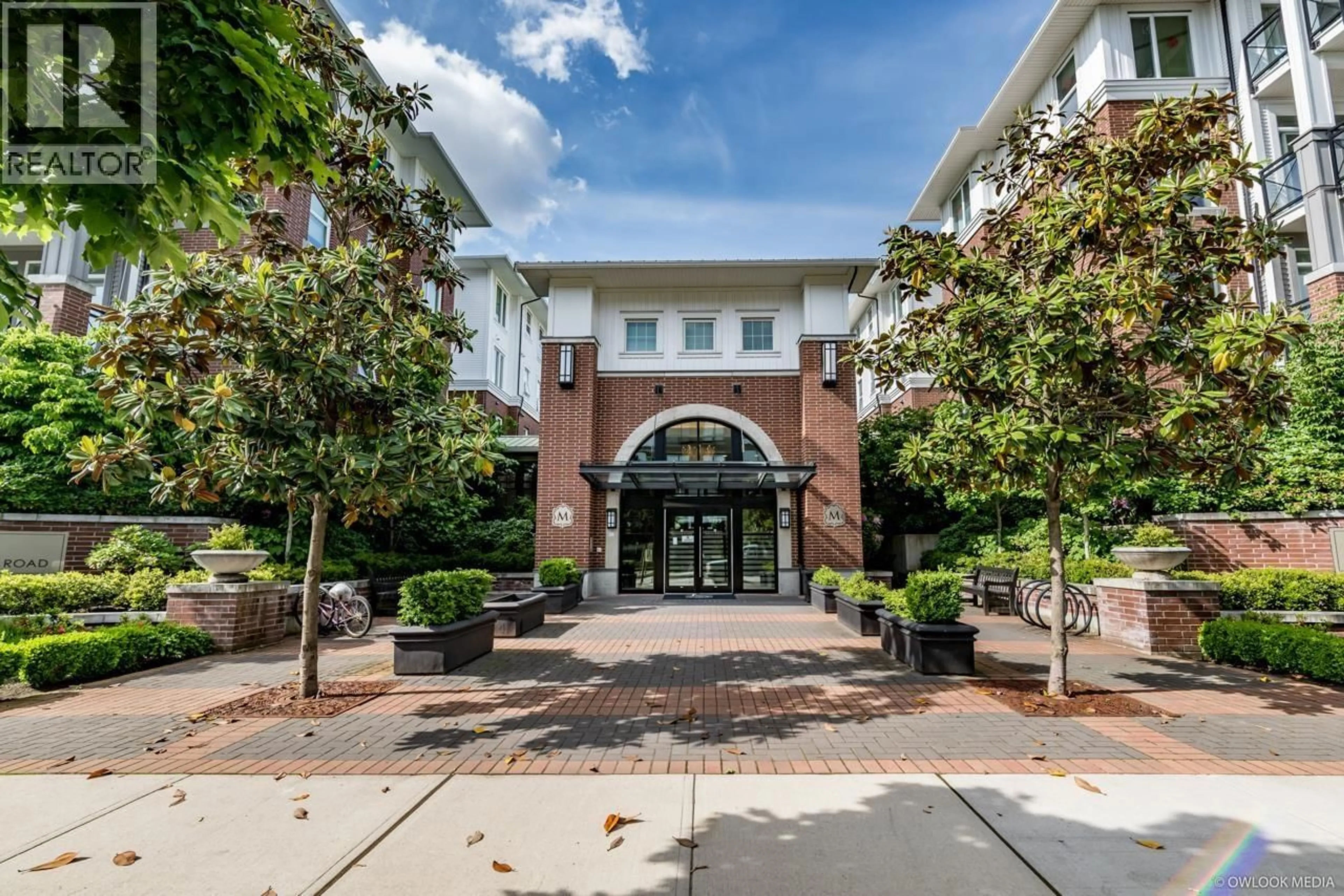 Indoor foyer for 237 - 9399 ODLIN ROAD, Richmond British Columbia V6X0J6