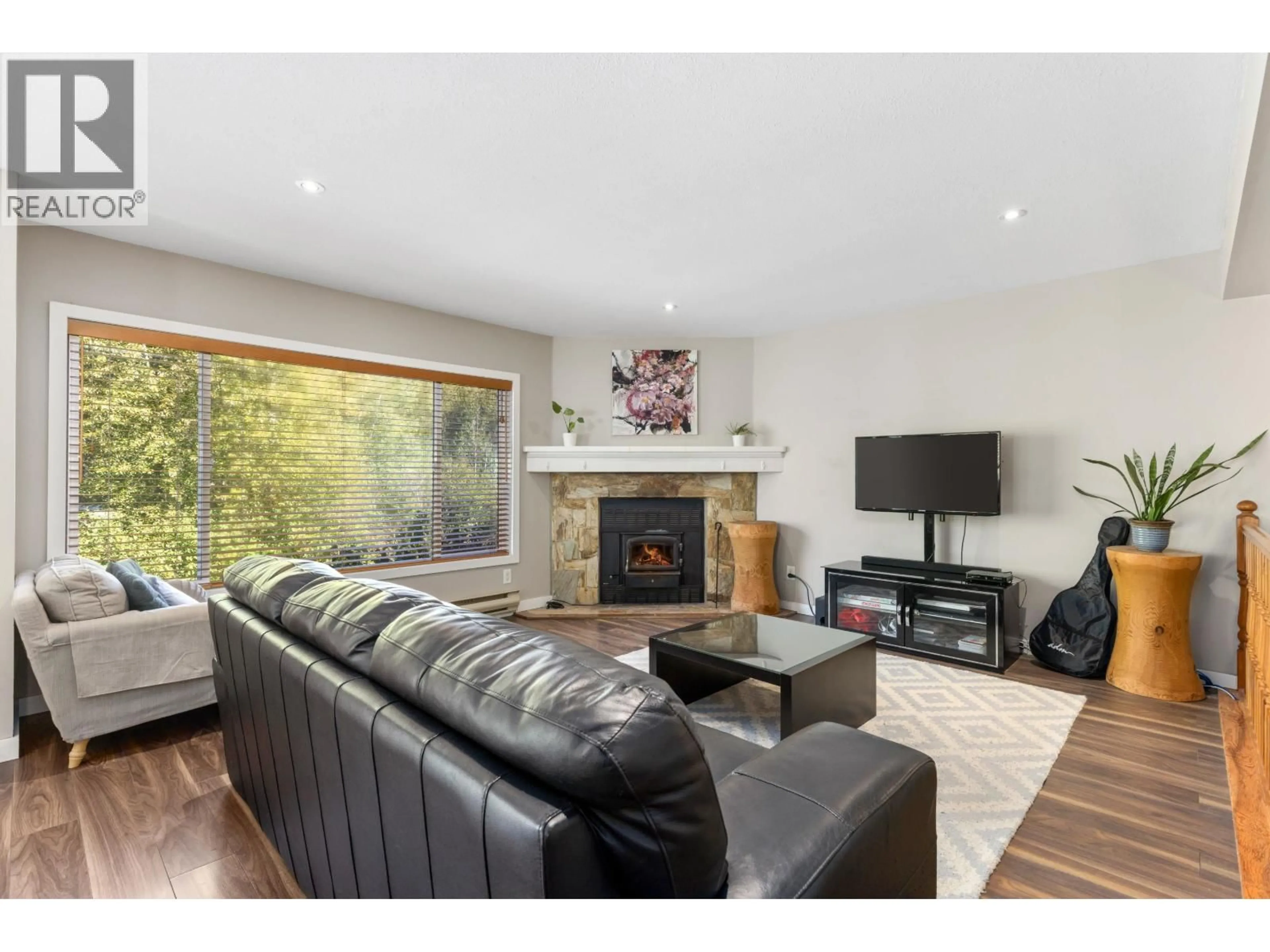 Living room with furniture, wood/laminate floor for 6 - 7467 PROSPECT STREET, Pemberton British Columbia V0N2L1