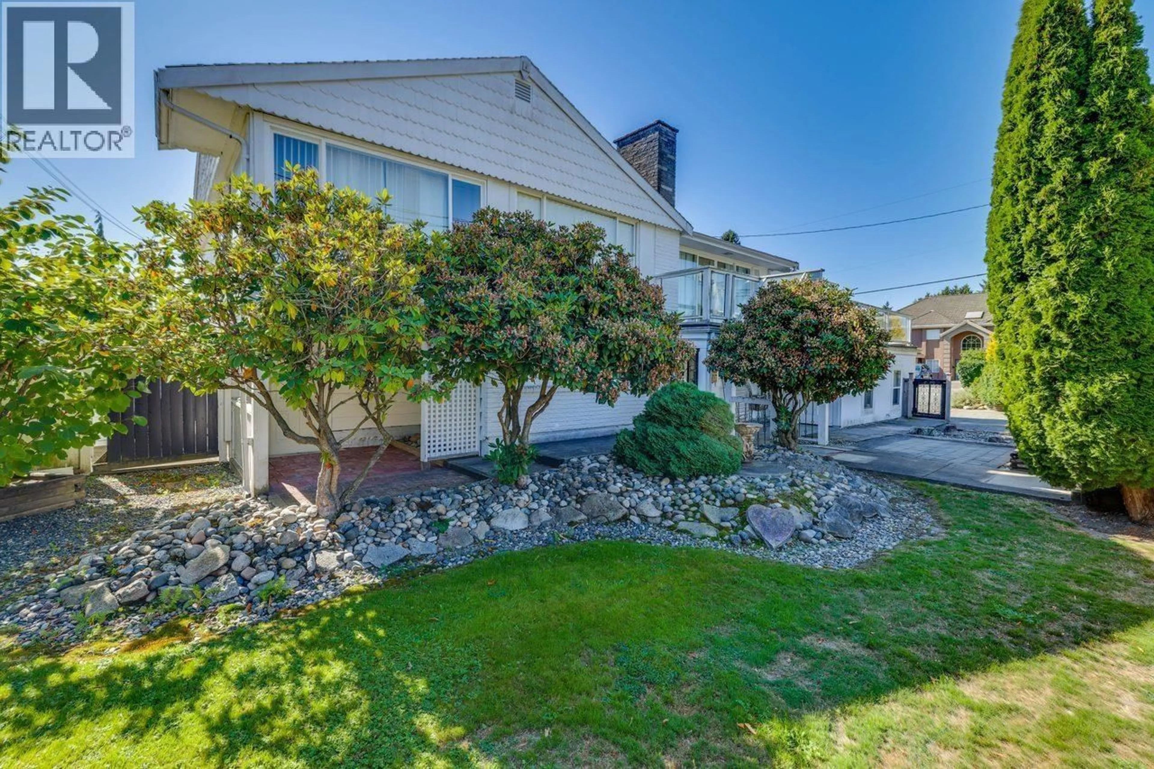 A pic from outside/outdoor area/front of a property/back of a property/a pic from drone, street for 7360 WILLIAMS ROAD, Richmond British Columbia V7A1G1