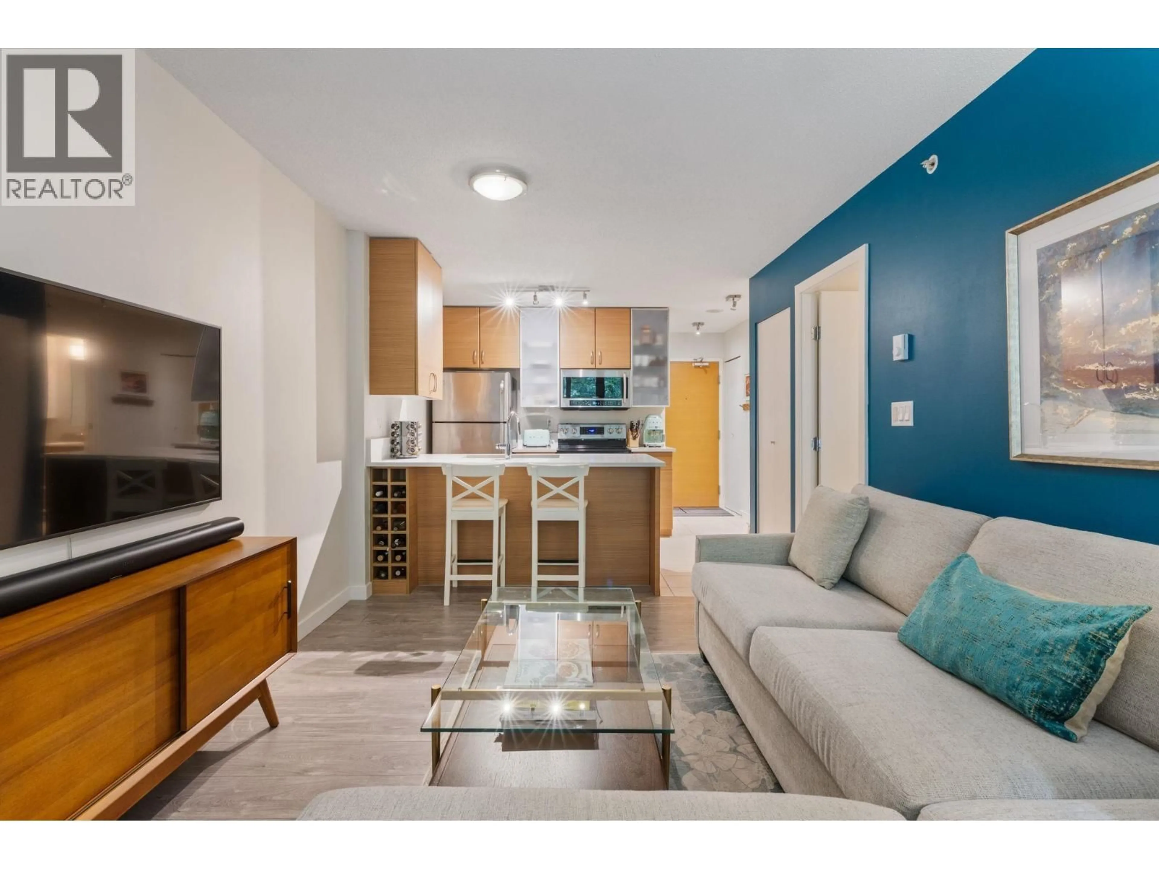 Open concept kitchen, ceramic/tile floor for 306 - 977 MAINLAND STREET, Vancouver British Columbia V6B1T2