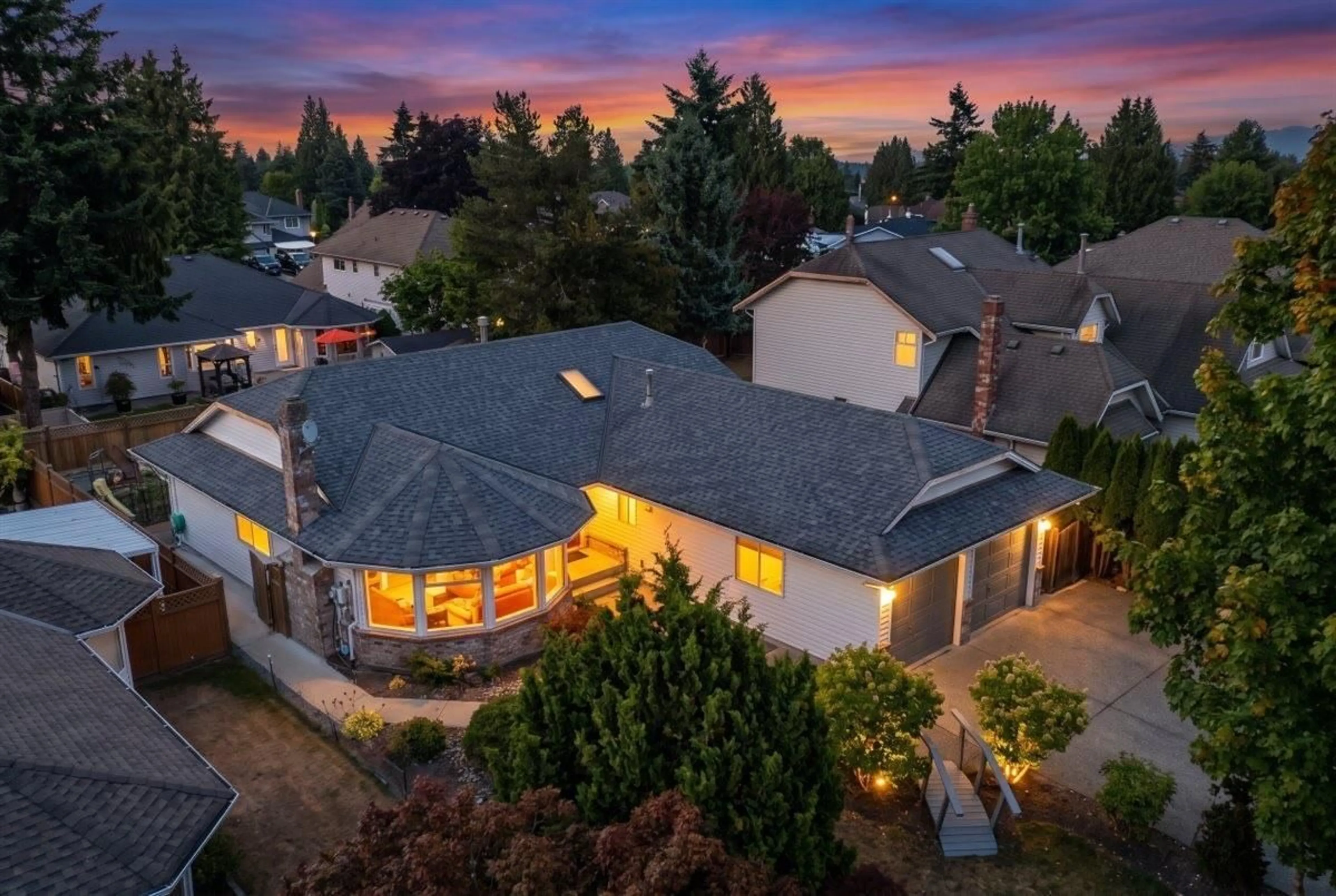 A pic from outside/outdoor area/front of a property/back of a property/a pic from drone, mountain view for 15747 92A AVENUE, Surrey British Columbia V4N3B1