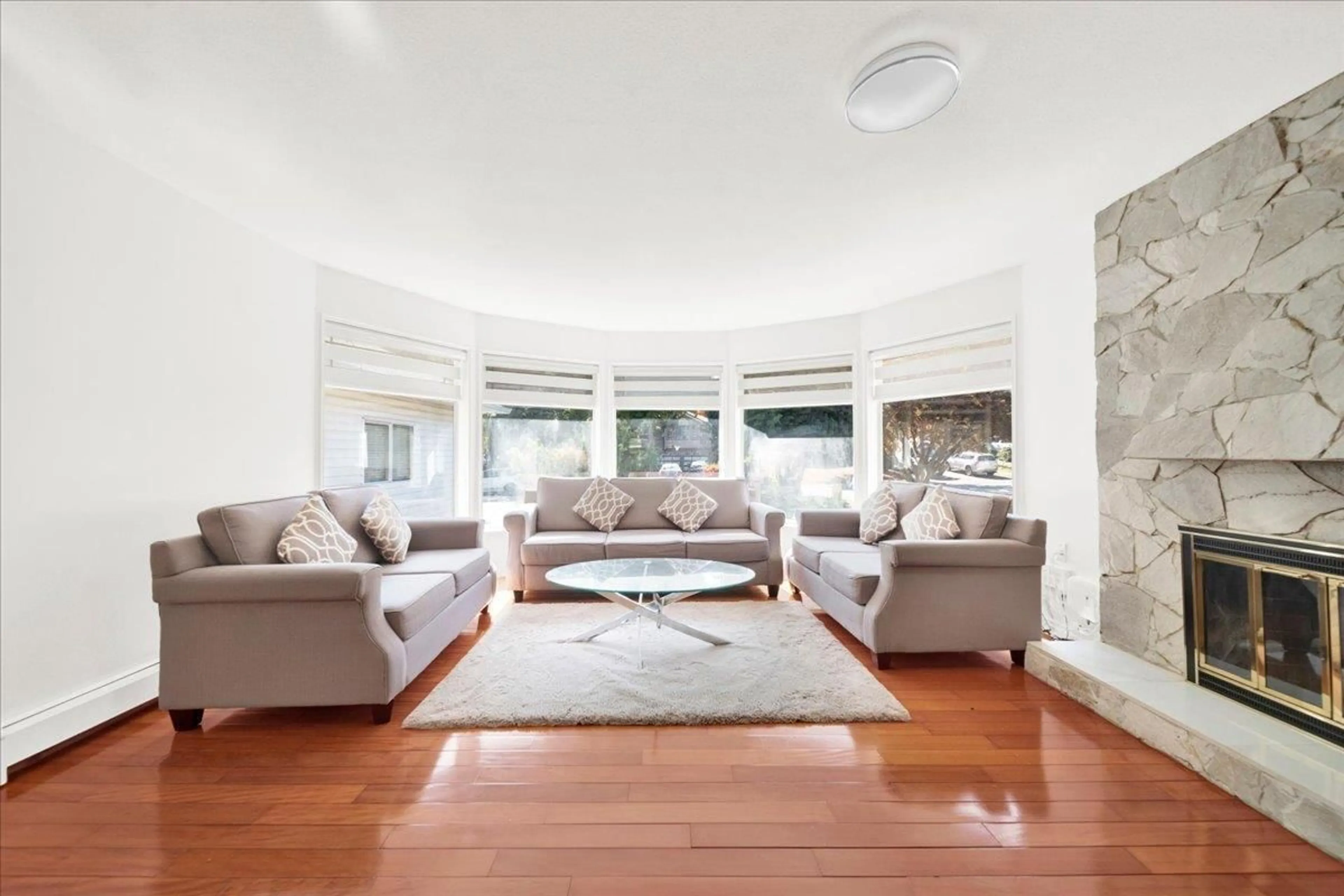 Living room with furniture, unknown for 15747 92A AVENUE, Surrey British Columbia V4N3B1