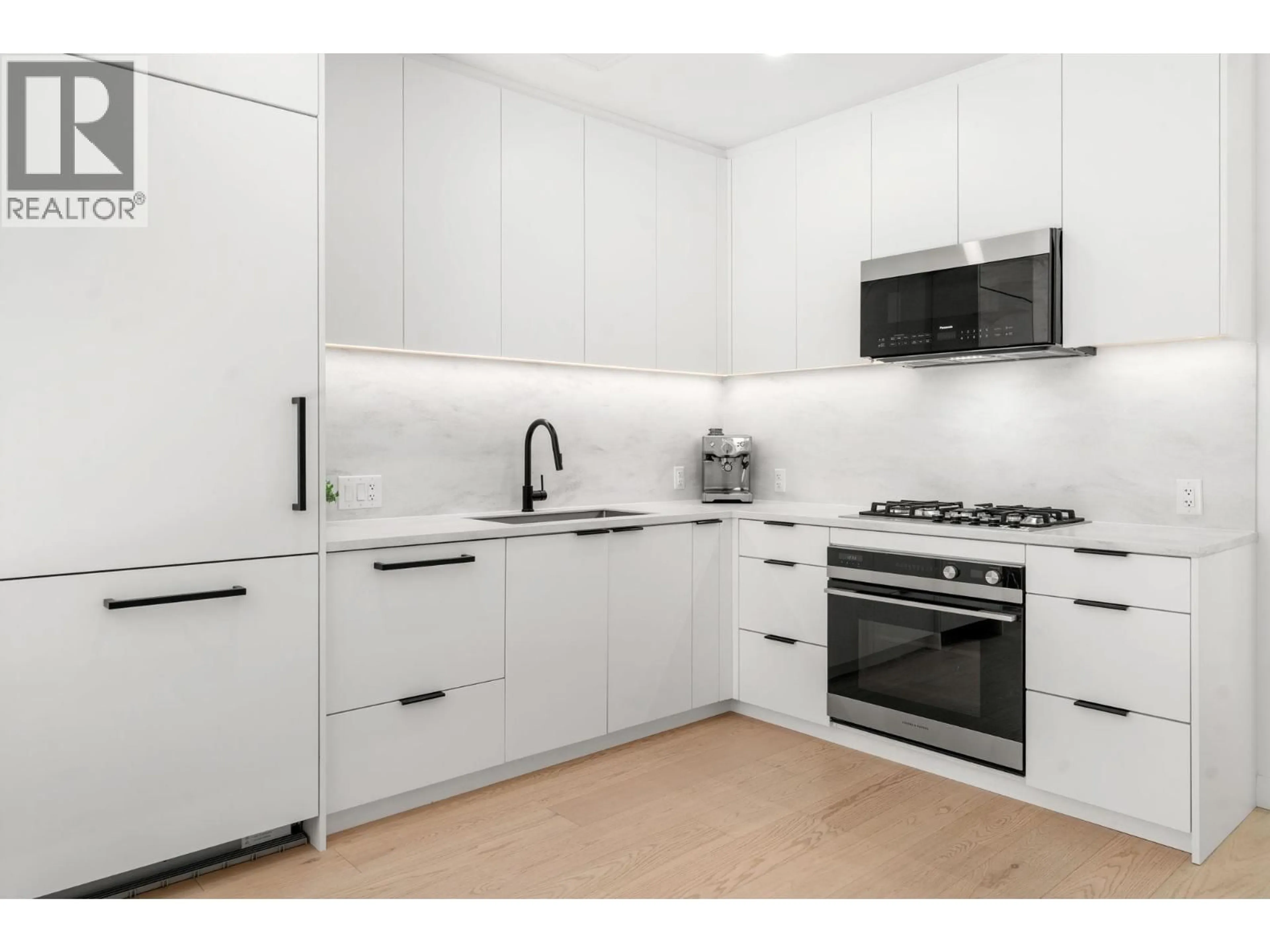Standard kitchen, unknown for 127 - 650 2ND STREET, North Vancouver British Columbia V7L1E3