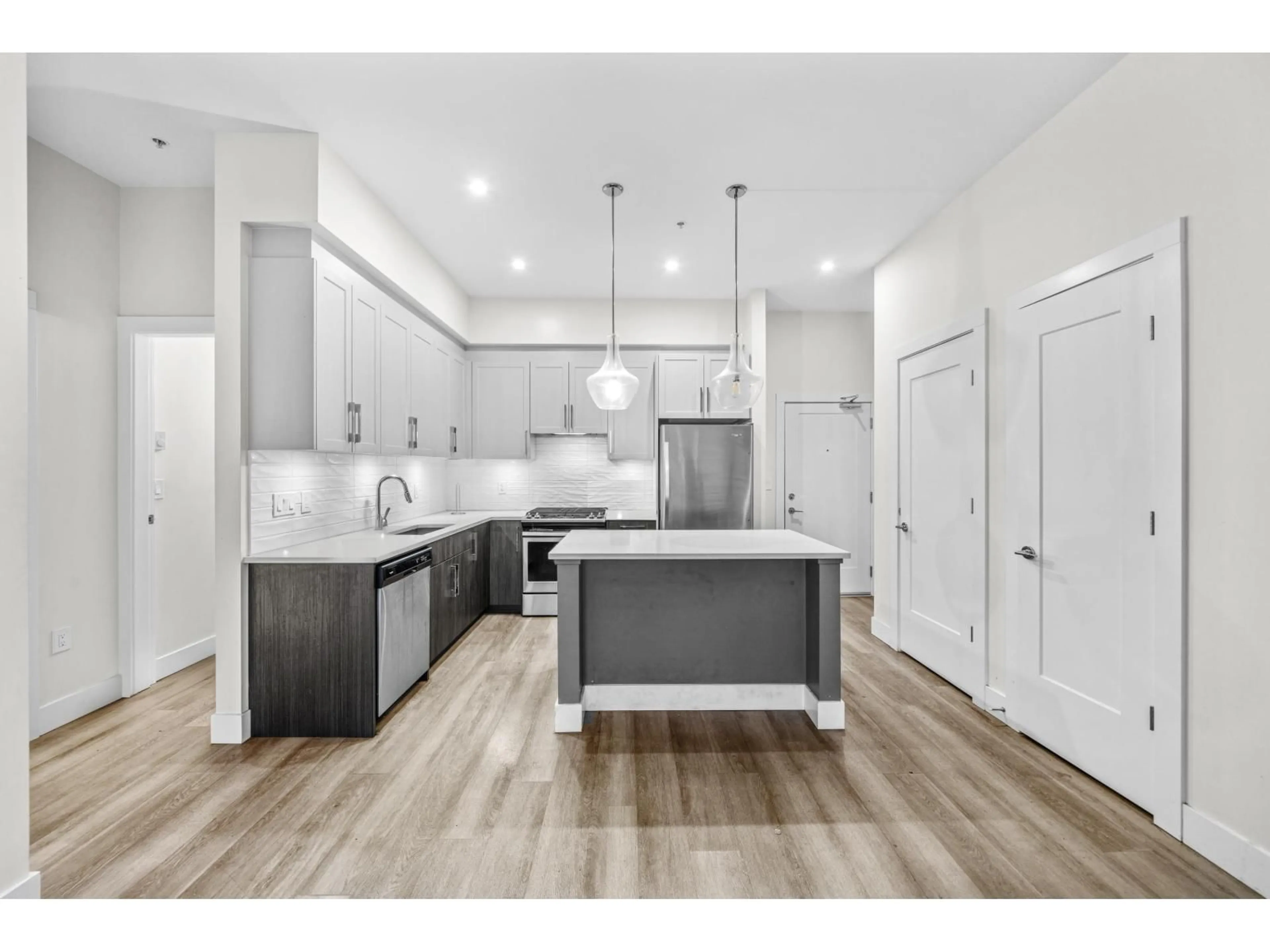 Open concept kitchen, unknown for 109 - 32838 VENTURA AVENUE, Abbotsford British Columbia V2S0M5