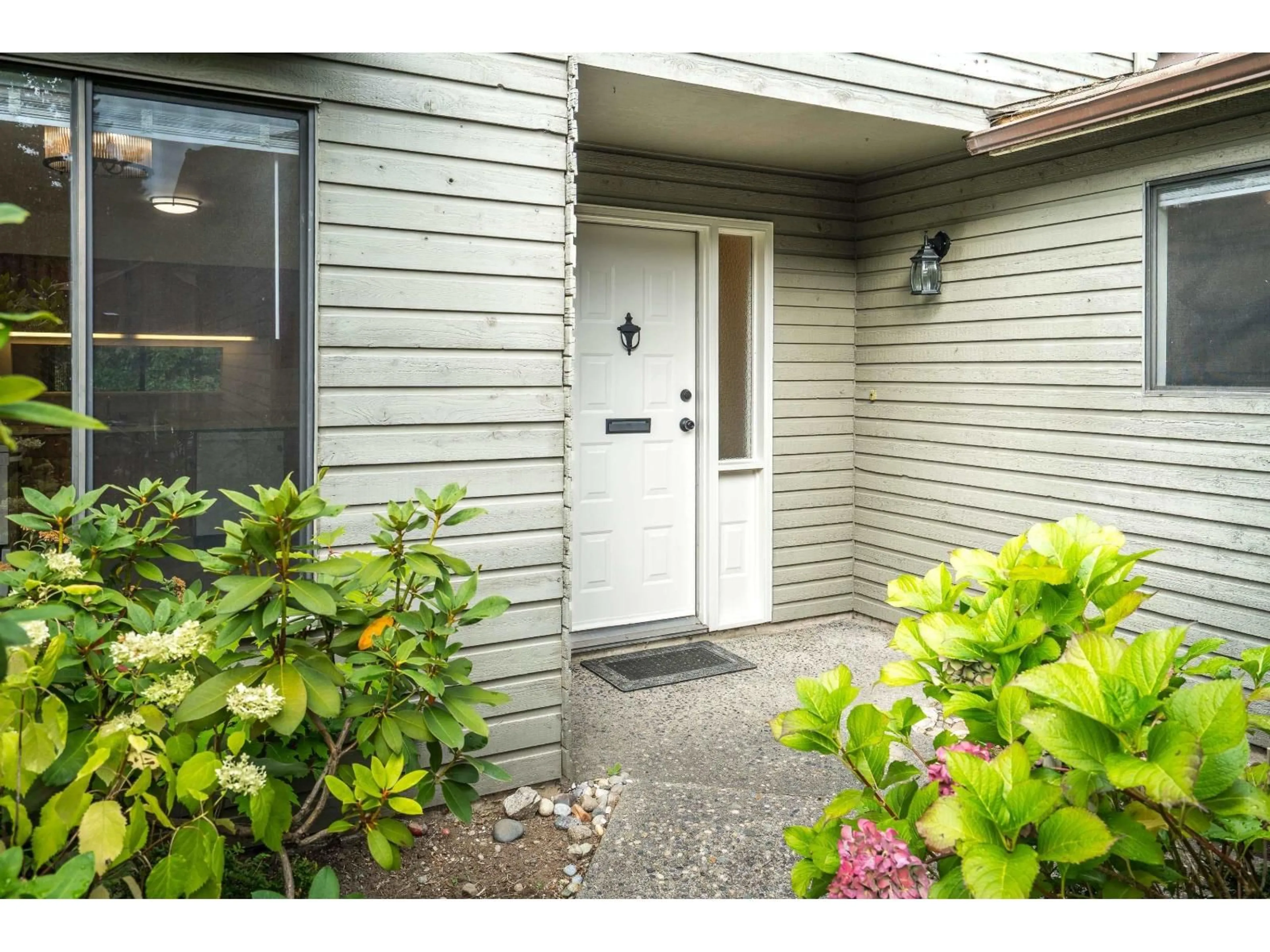 Indoor entryway for 1768 LILAC DRIVE, Surrey British Columbia V4A5C9
