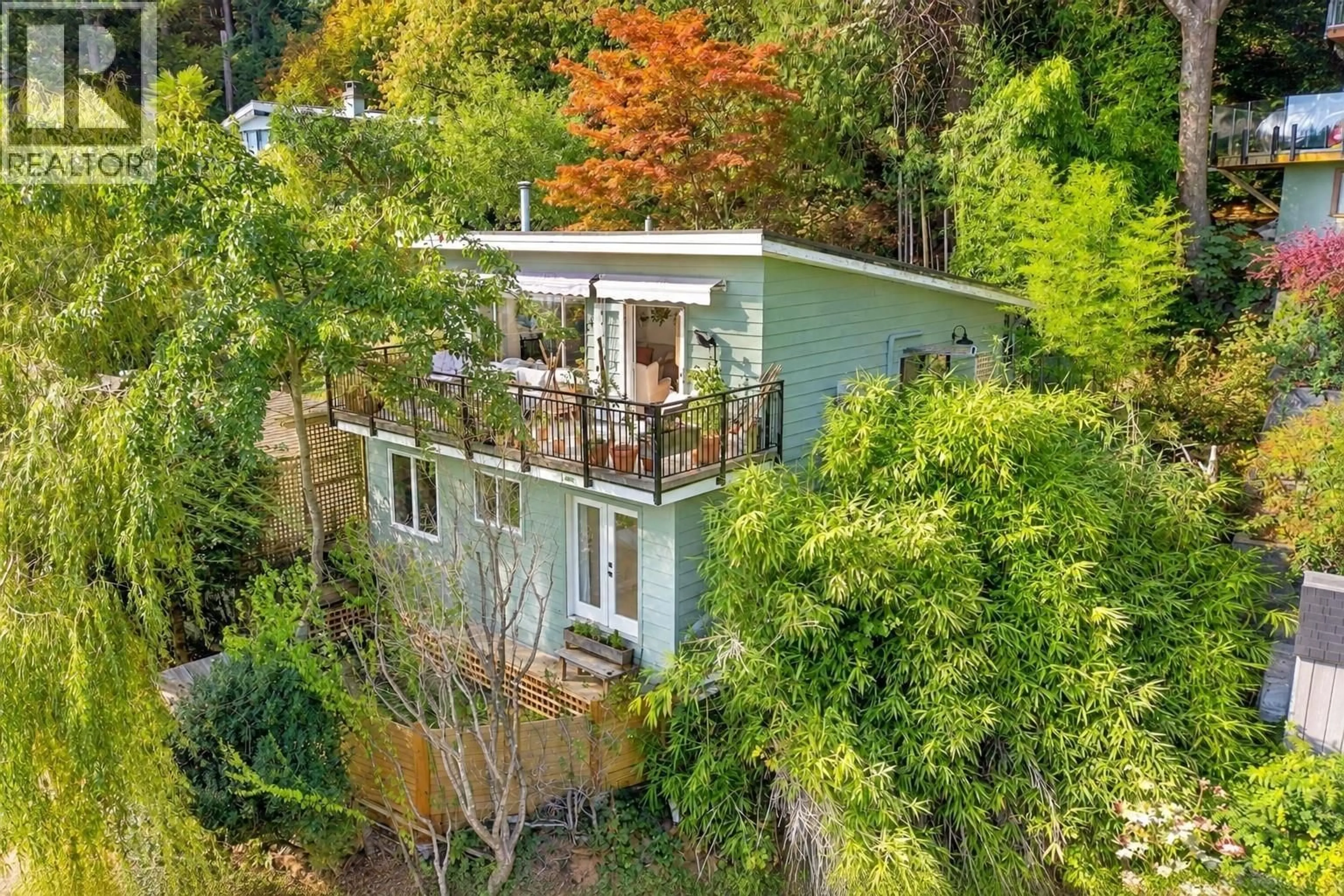 A pic from outside/outdoor area/front of a property/back of a property/a pic from drone, unknown for 2787 PANORAMA DRIVE, North Vancouver British Columbia V7G1V7