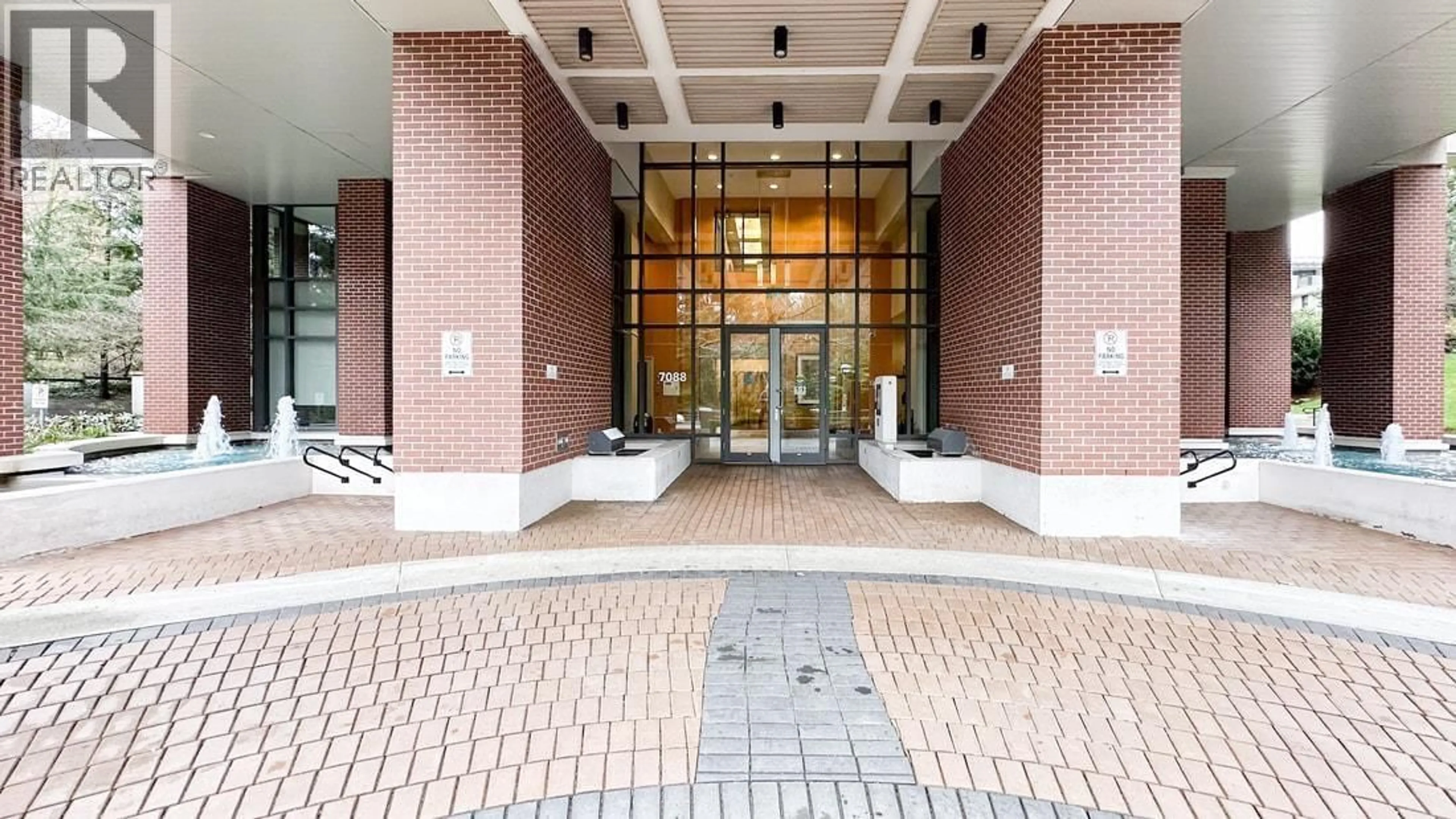 Indoor foyer for 909 - 7088 18TH AVENUE, Burnaby British Columbia V3N0A2