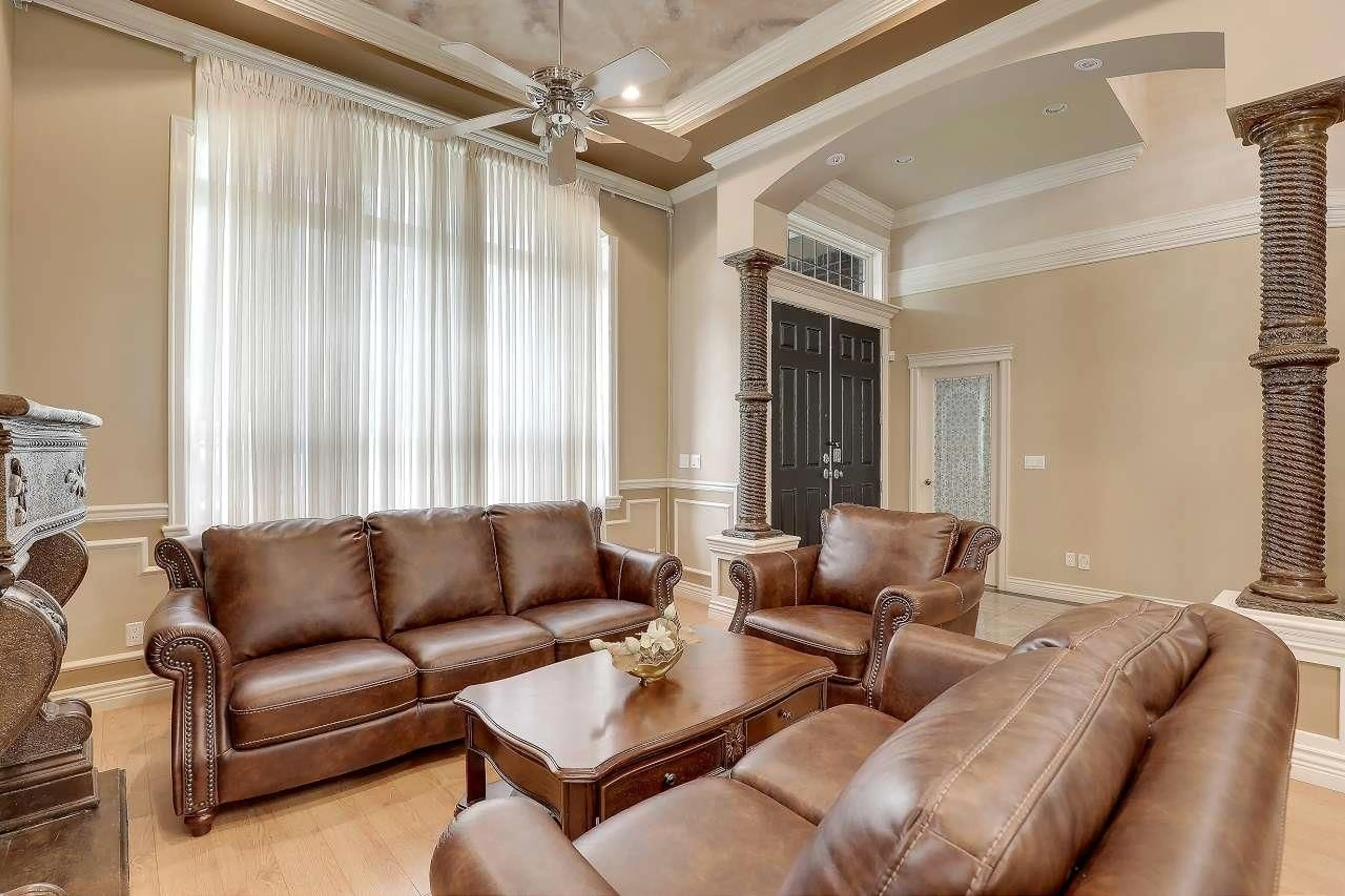 Living room with furniture, unknown for 14078 68 AVENUE, Surrey British Columbia V3W2H2